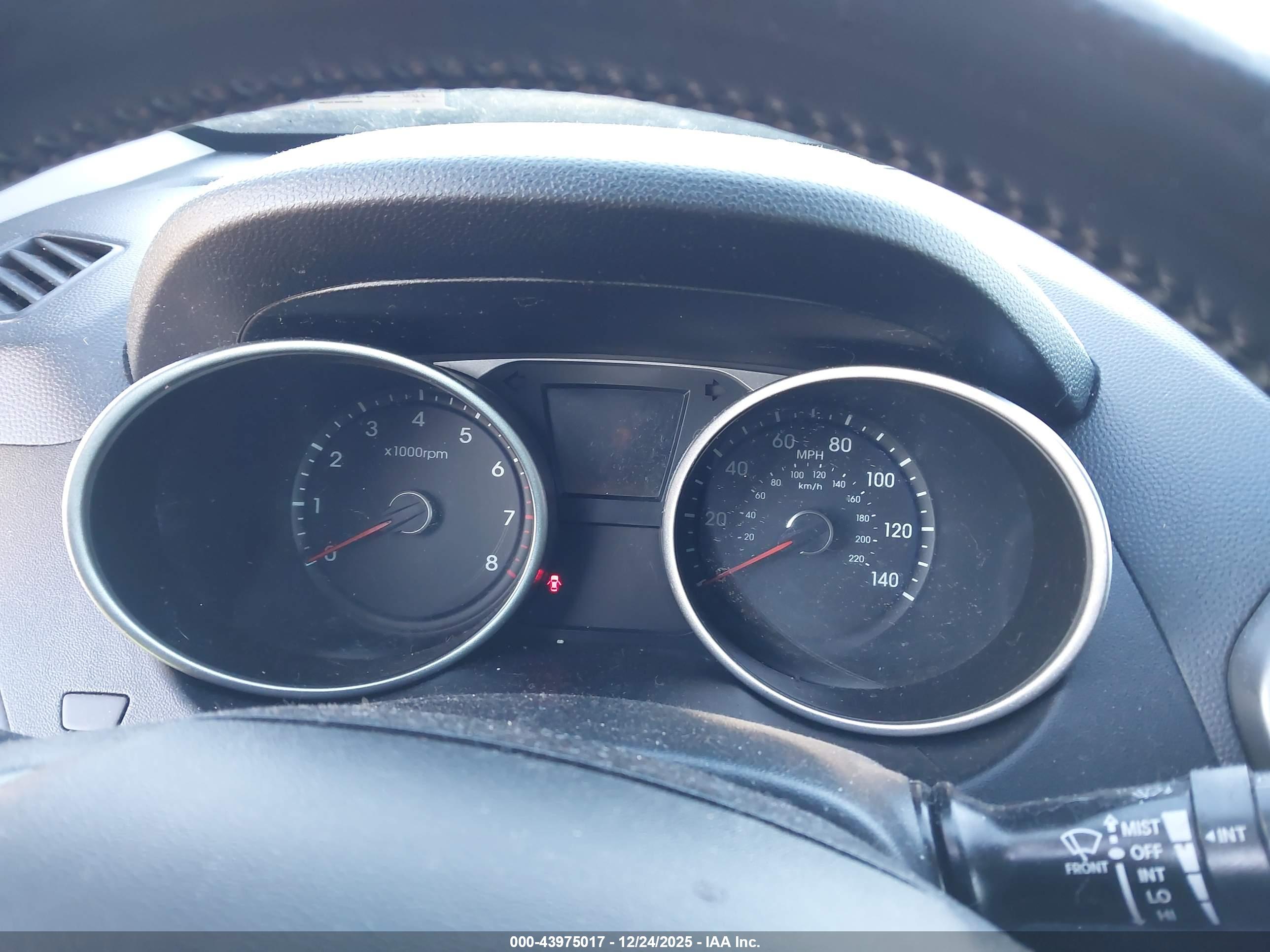 HYUNDAI TUCSON image 7
