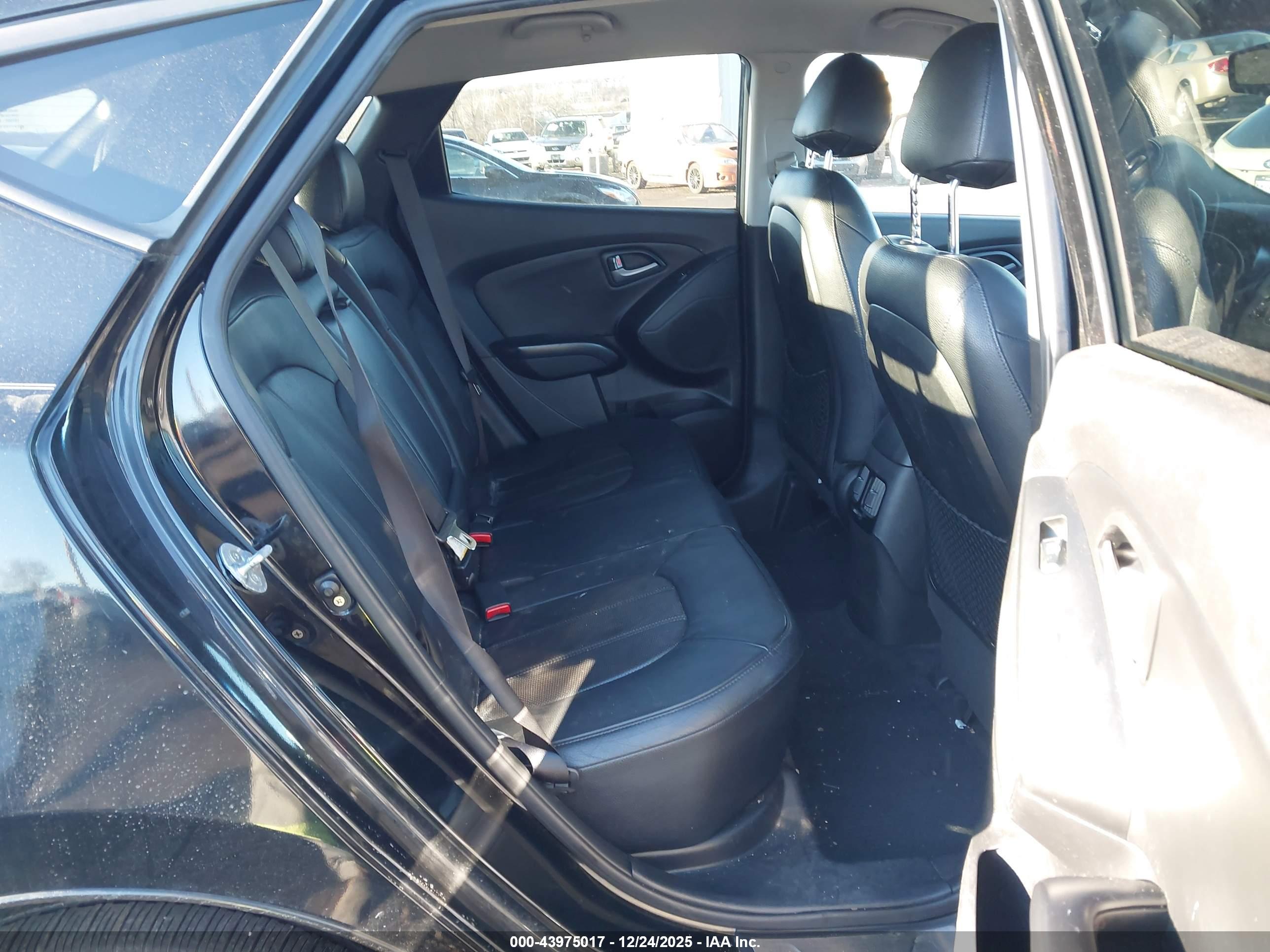 HYUNDAI TUCSON image 8