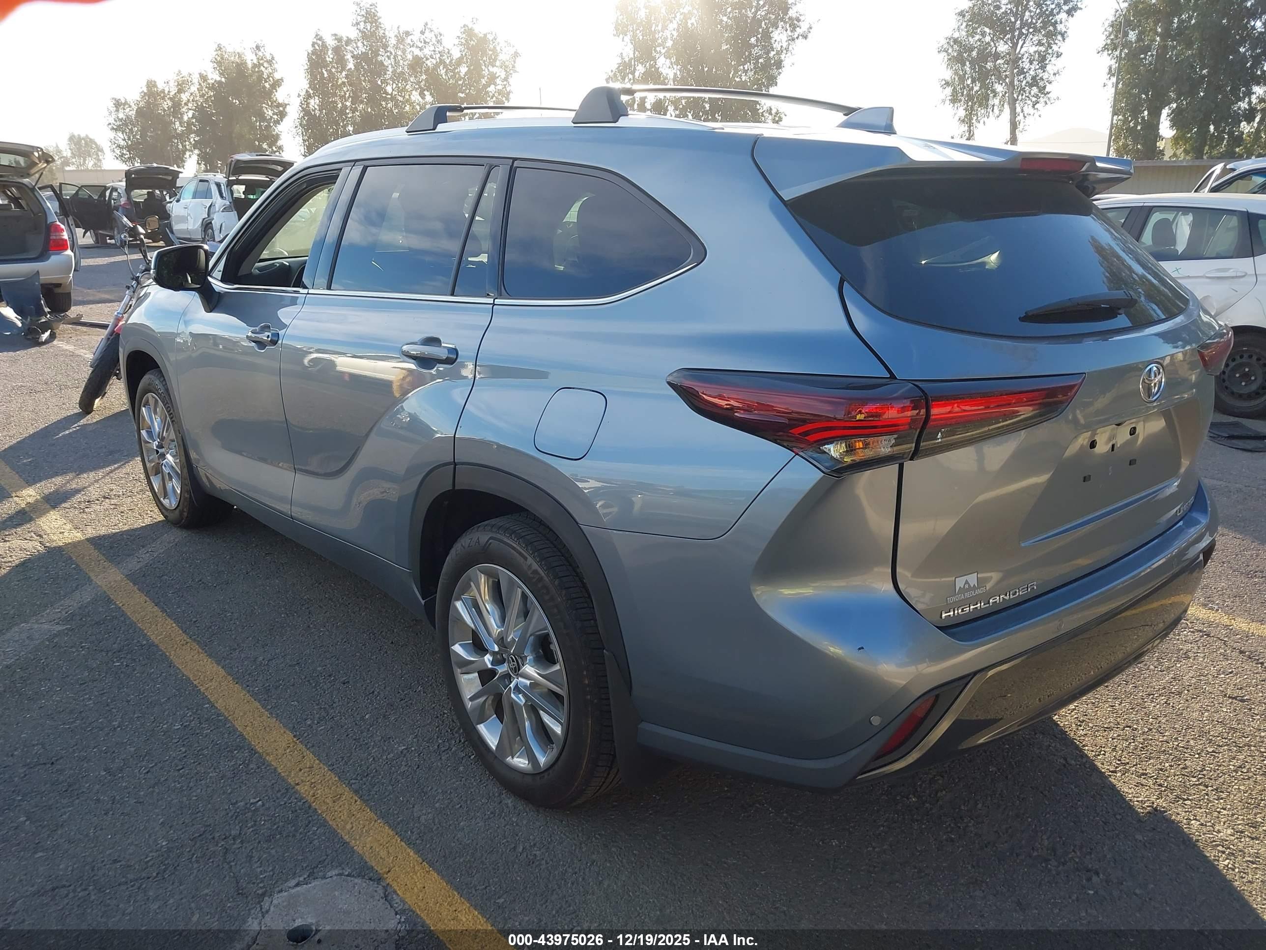 TOYOTA HIGHLANDER image 3