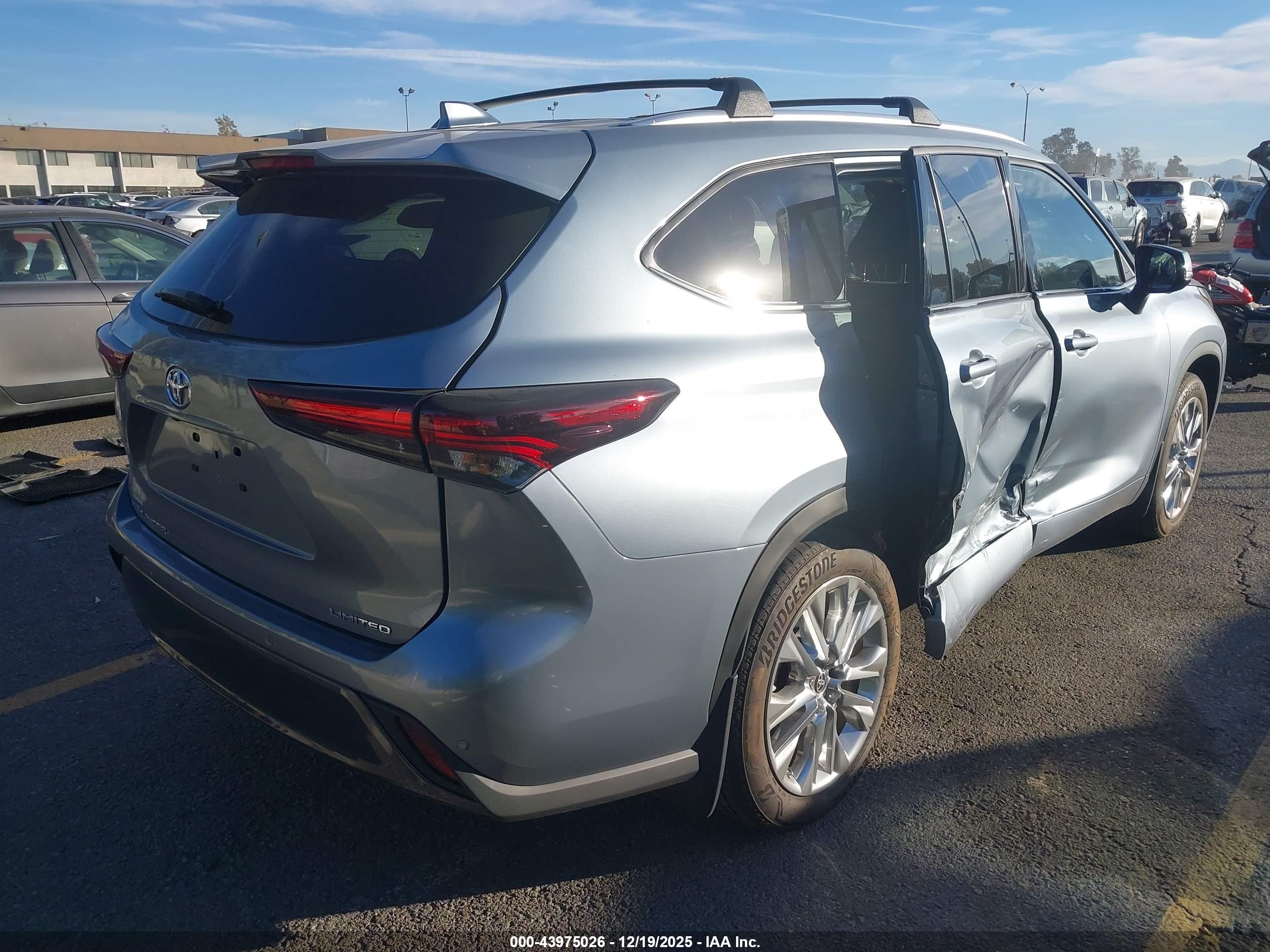 TOYOTA HIGHLANDER image 4