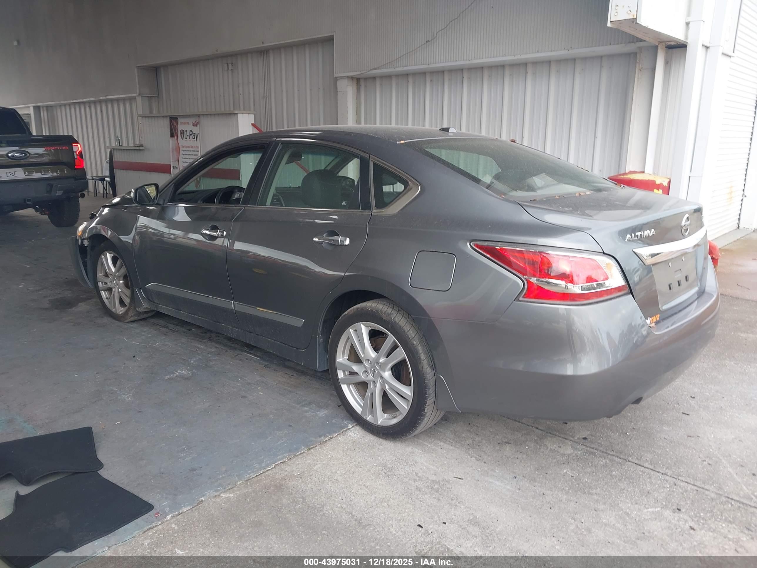 NISSAN ALTIMA image 3