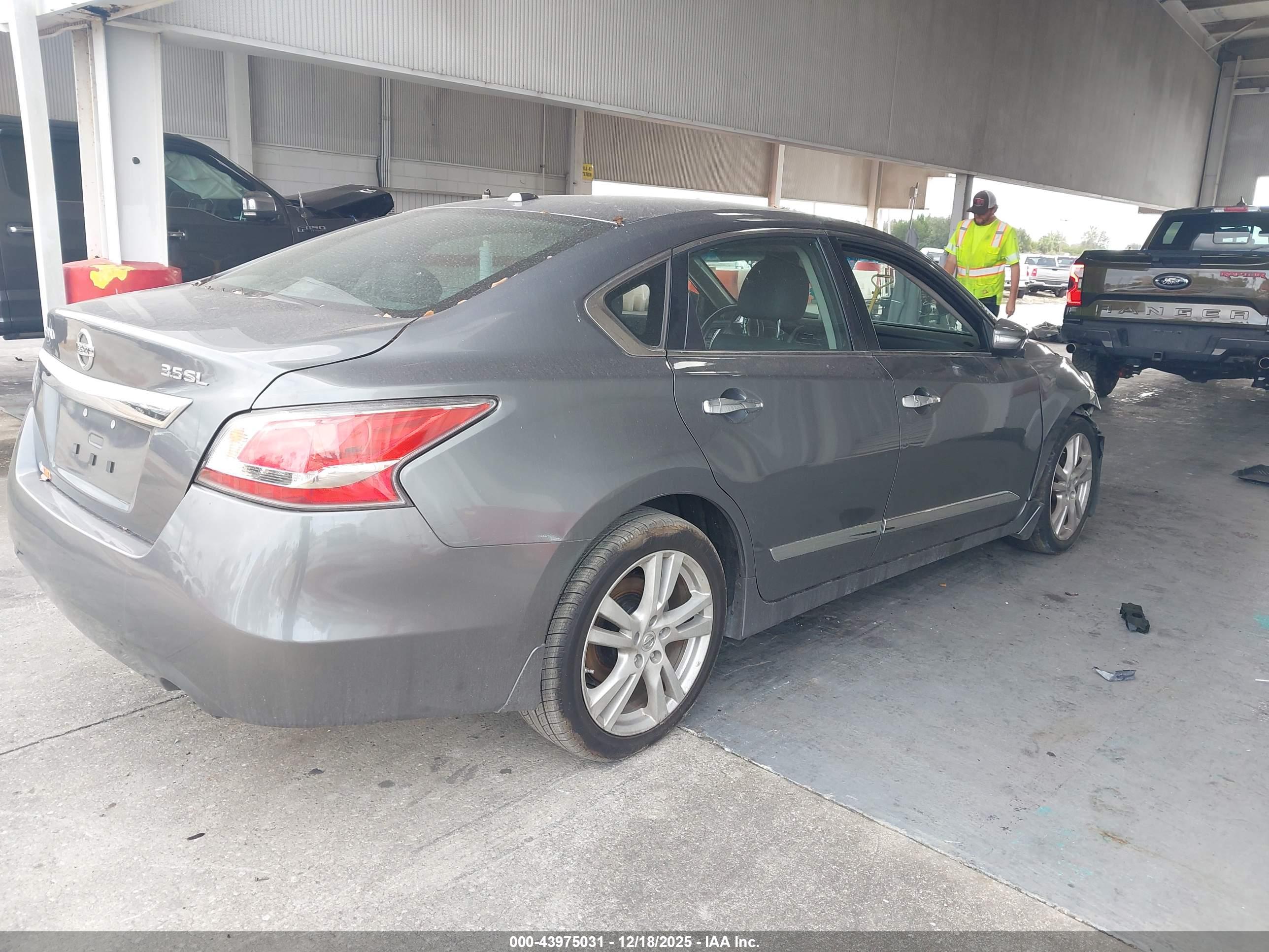 NISSAN ALTIMA image 4