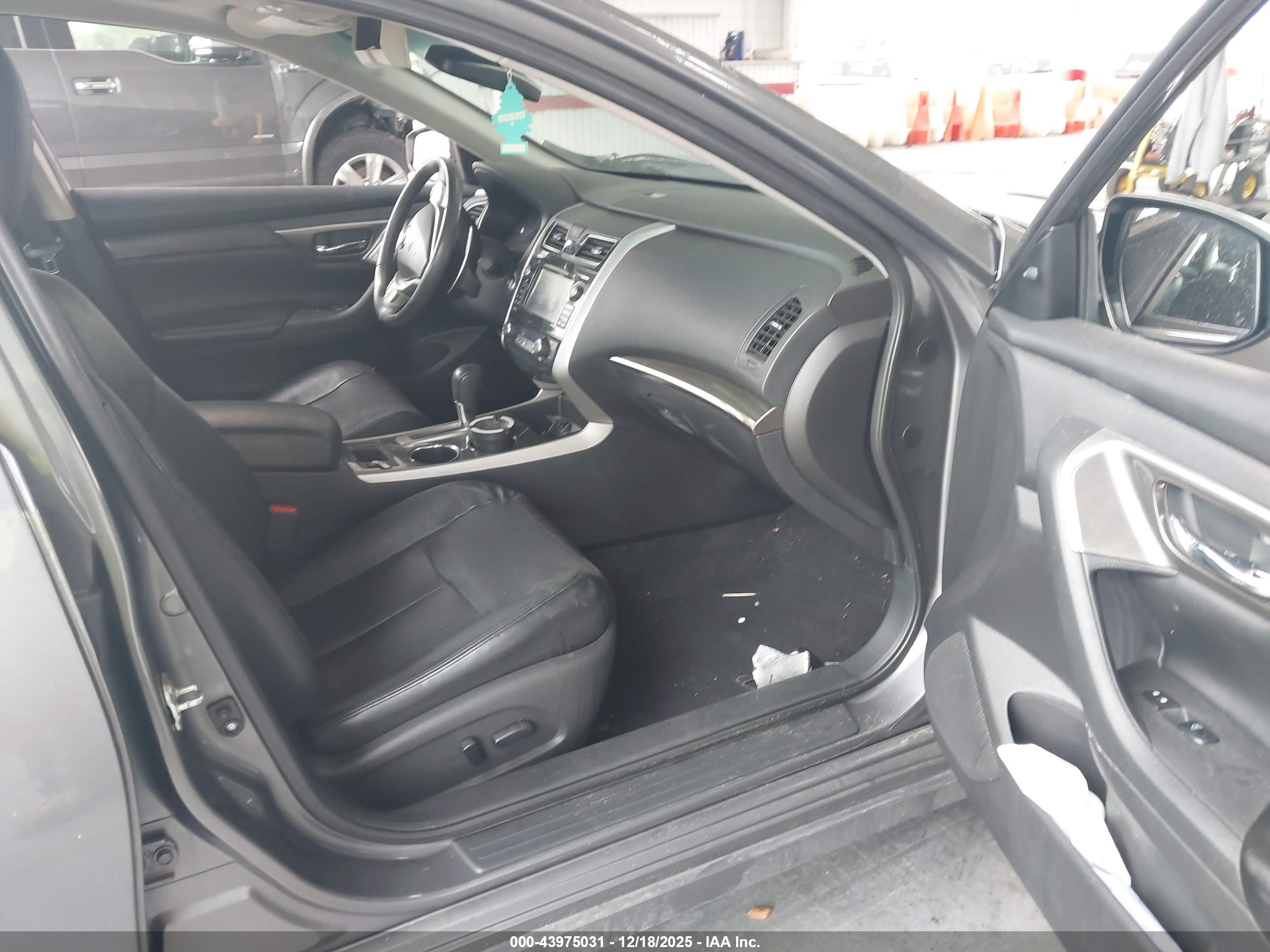 NISSAN ALTIMA image 5