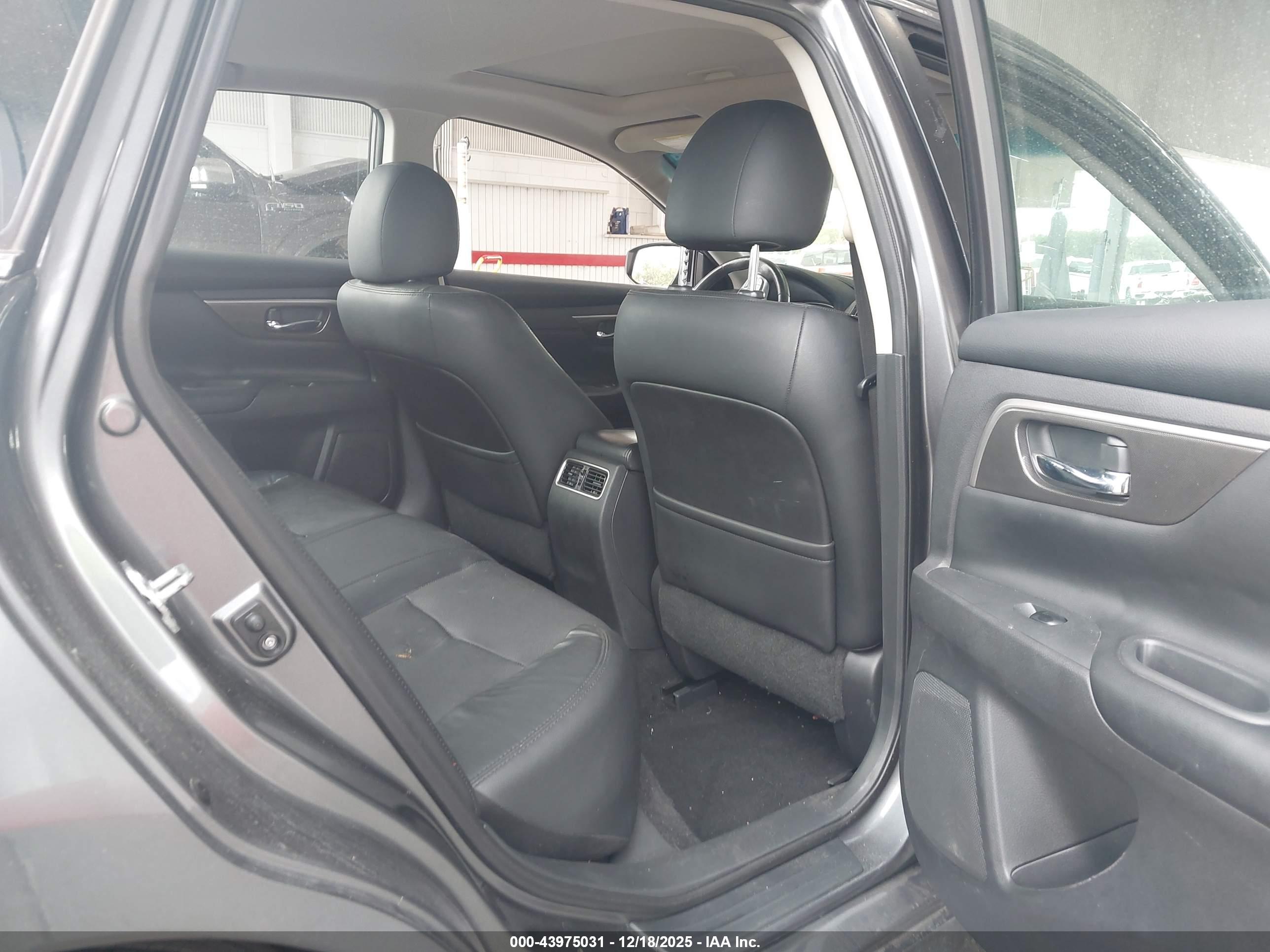 NISSAN ALTIMA image 8