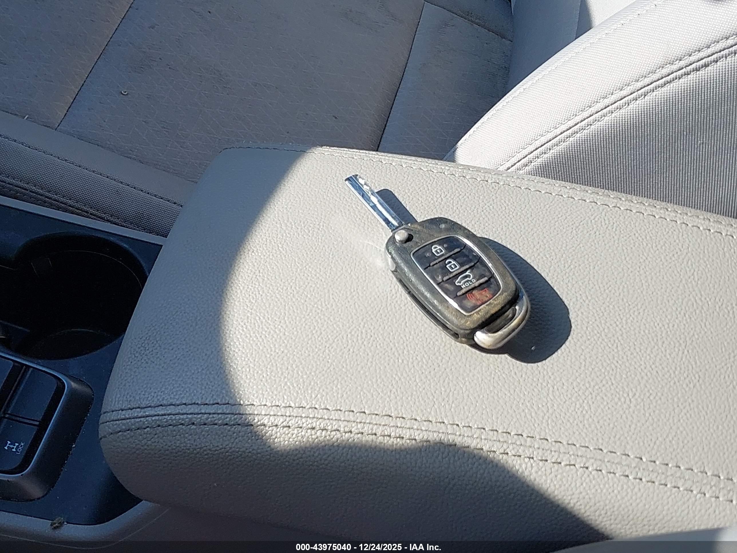 HYUNDAI TUCSON image 11