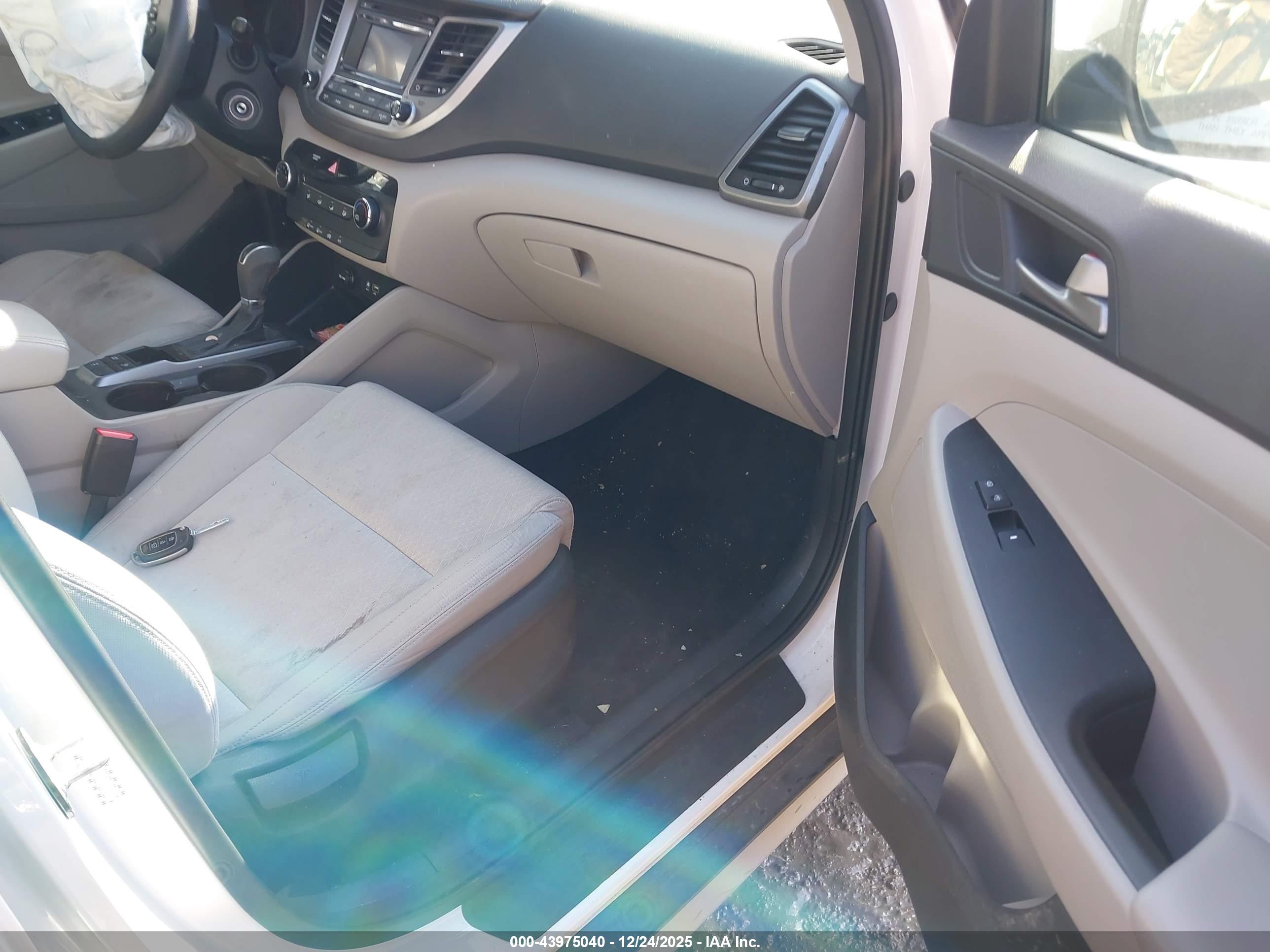 HYUNDAI TUCSON image 5