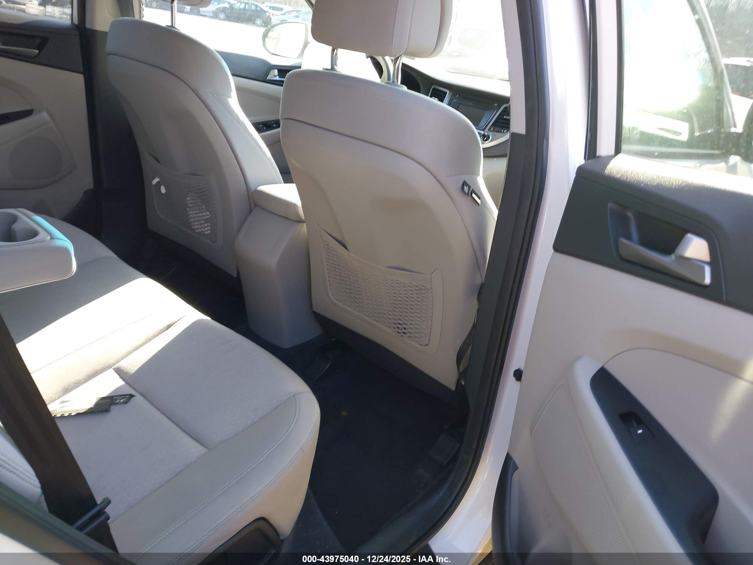 HYUNDAI TUCSON image 8