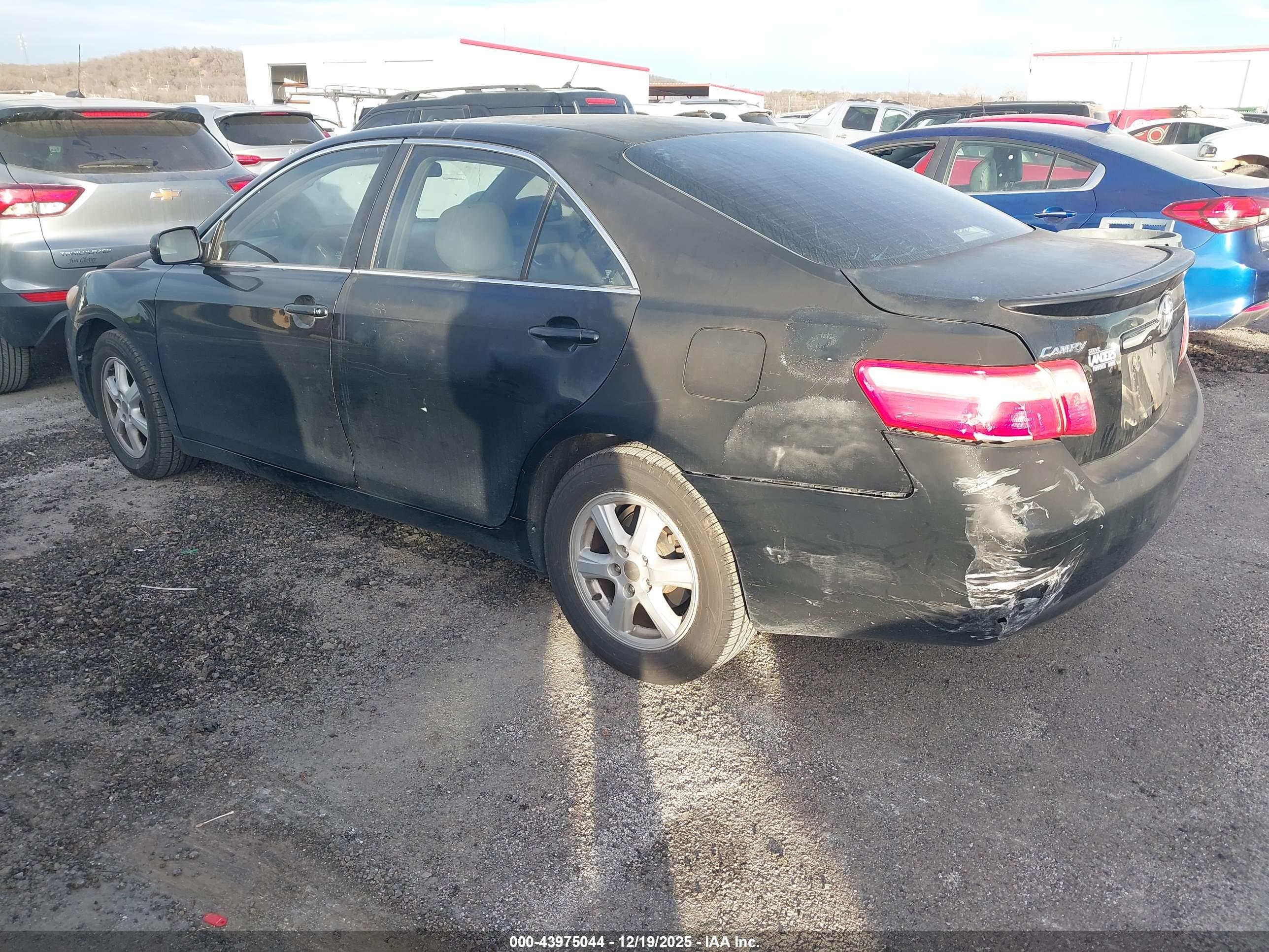 TOYOTA CAMRY image 3