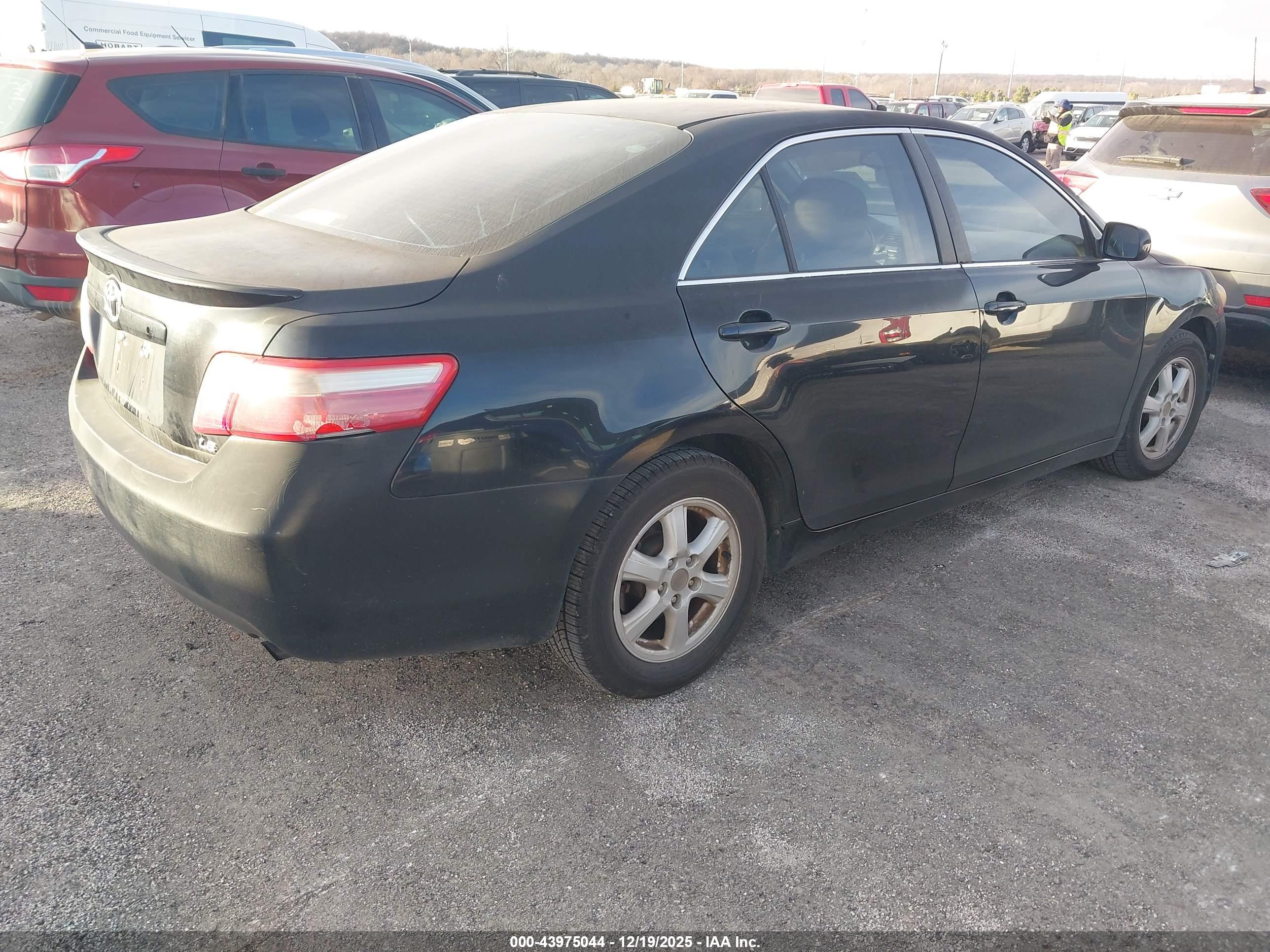 TOYOTA CAMRY image 4