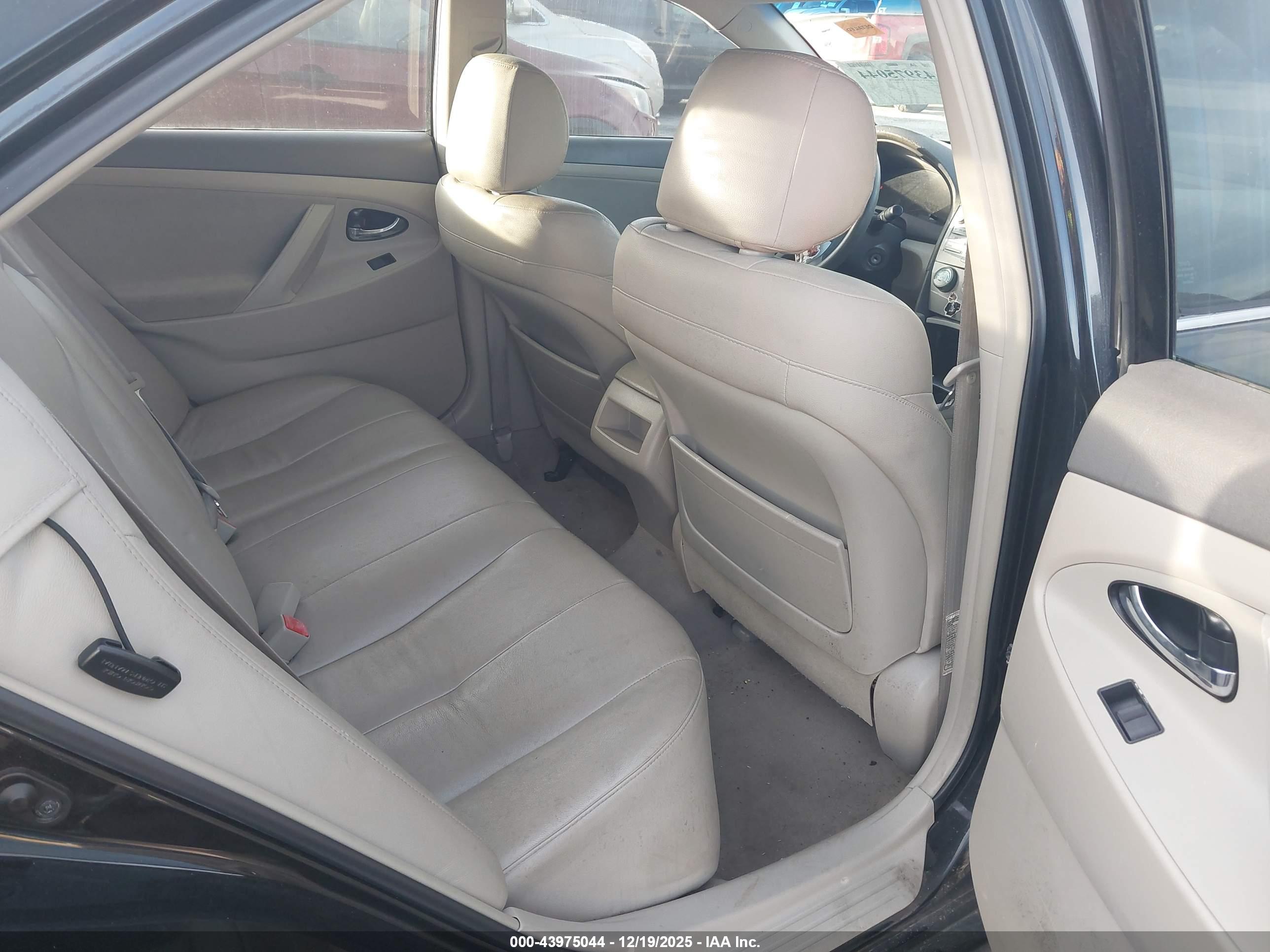 TOYOTA CAMRY image 8