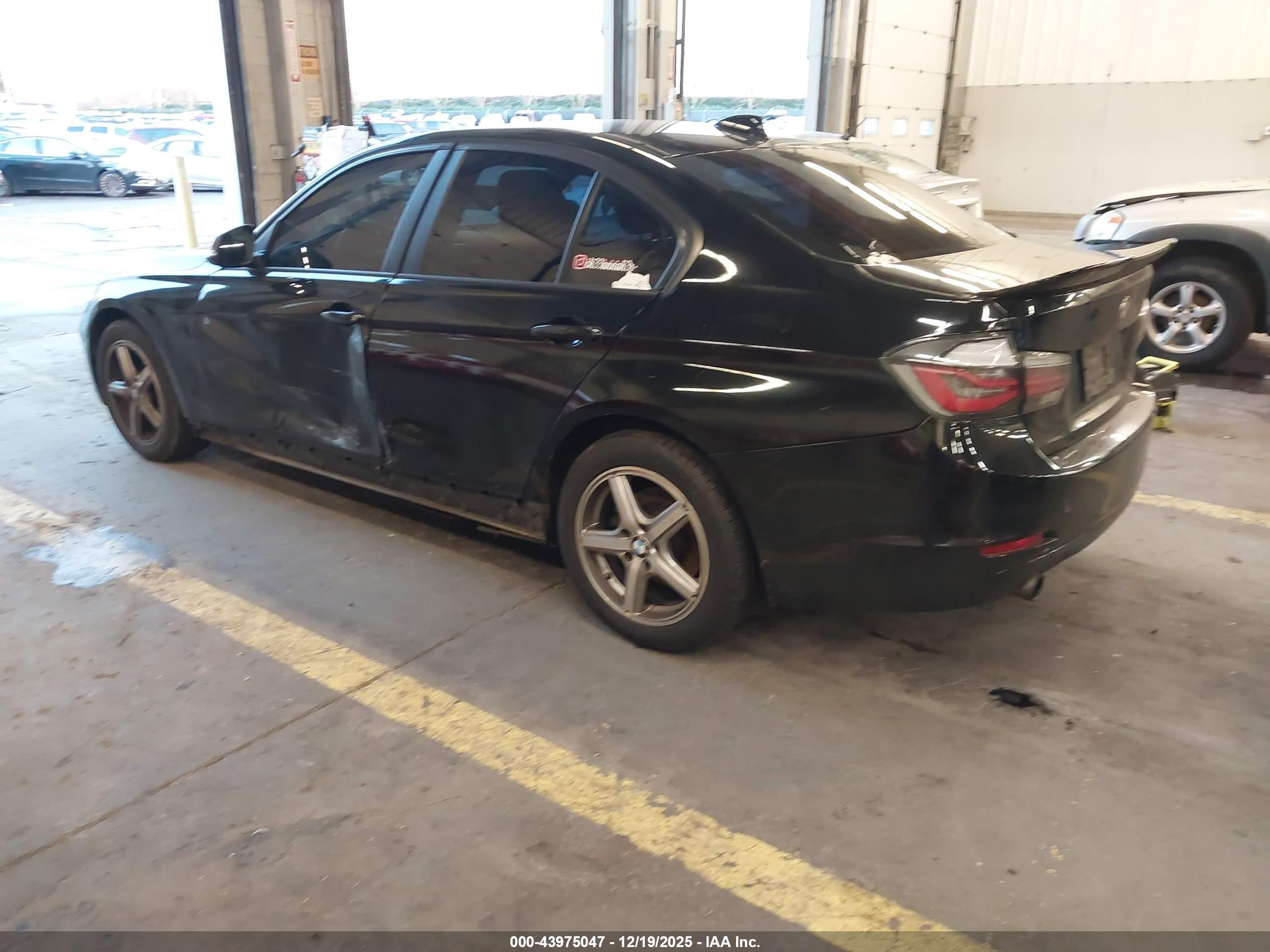 BMW 320I image 3