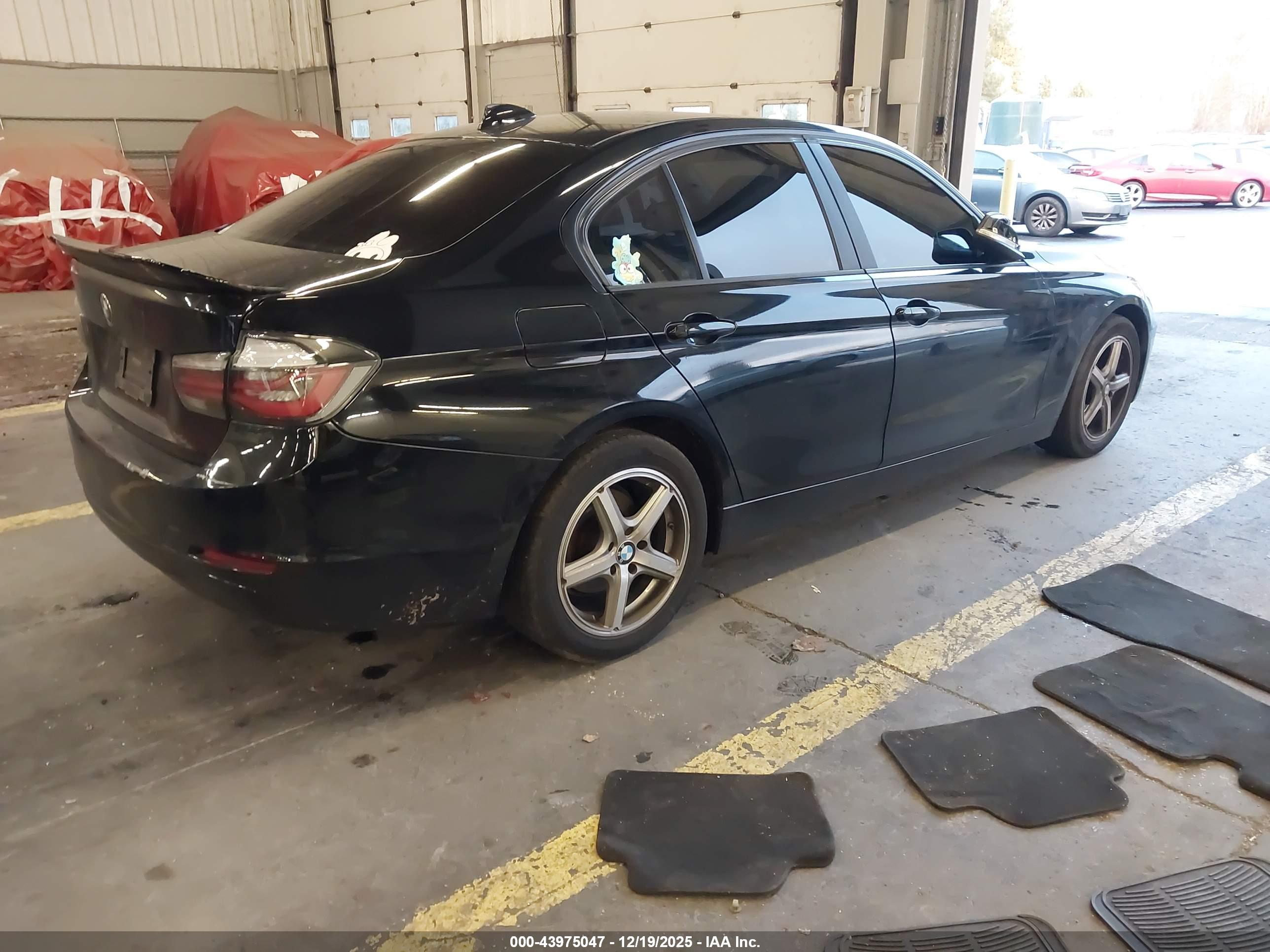 BMW 320I image 4