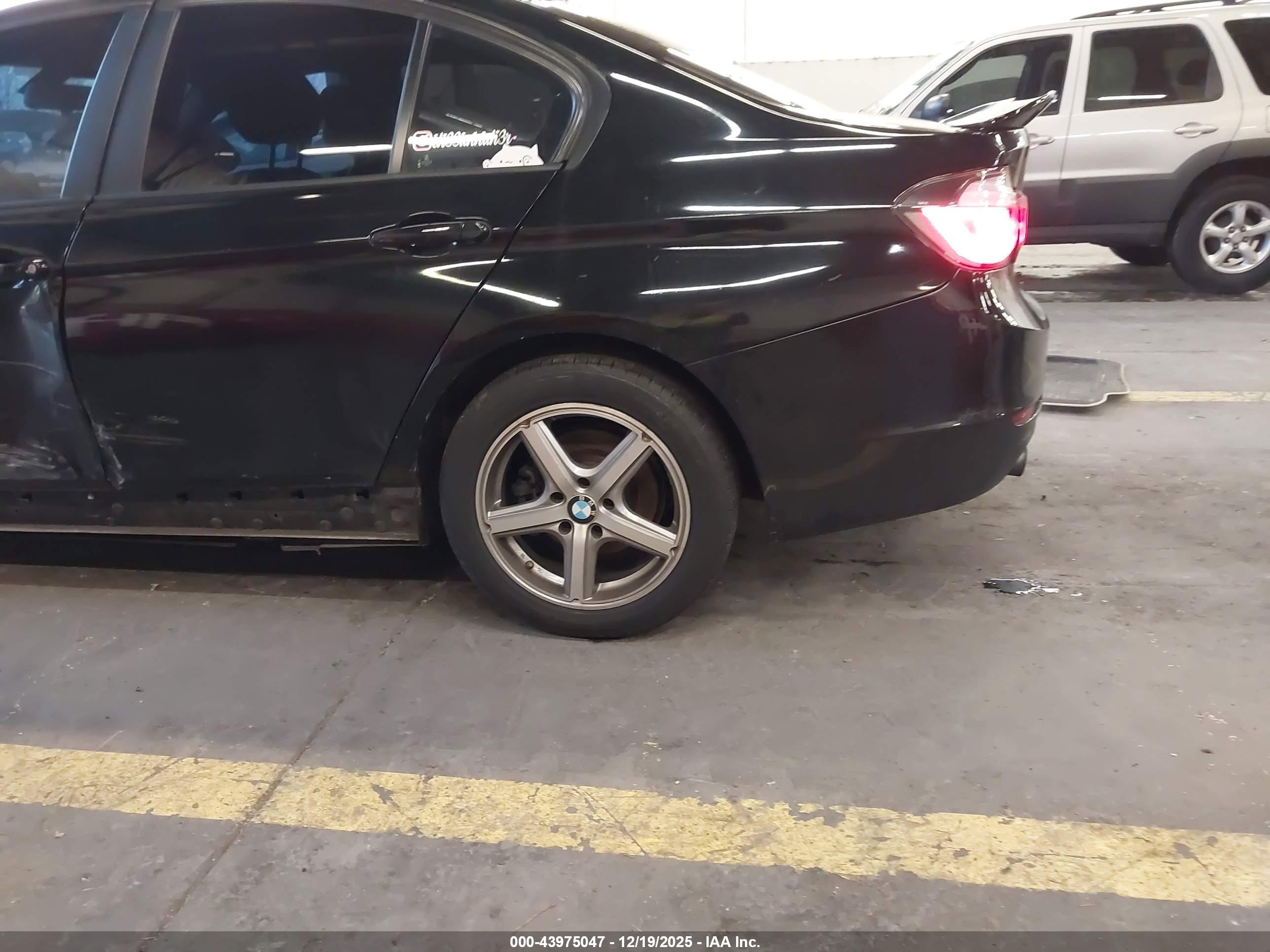 BMW 320I image 6