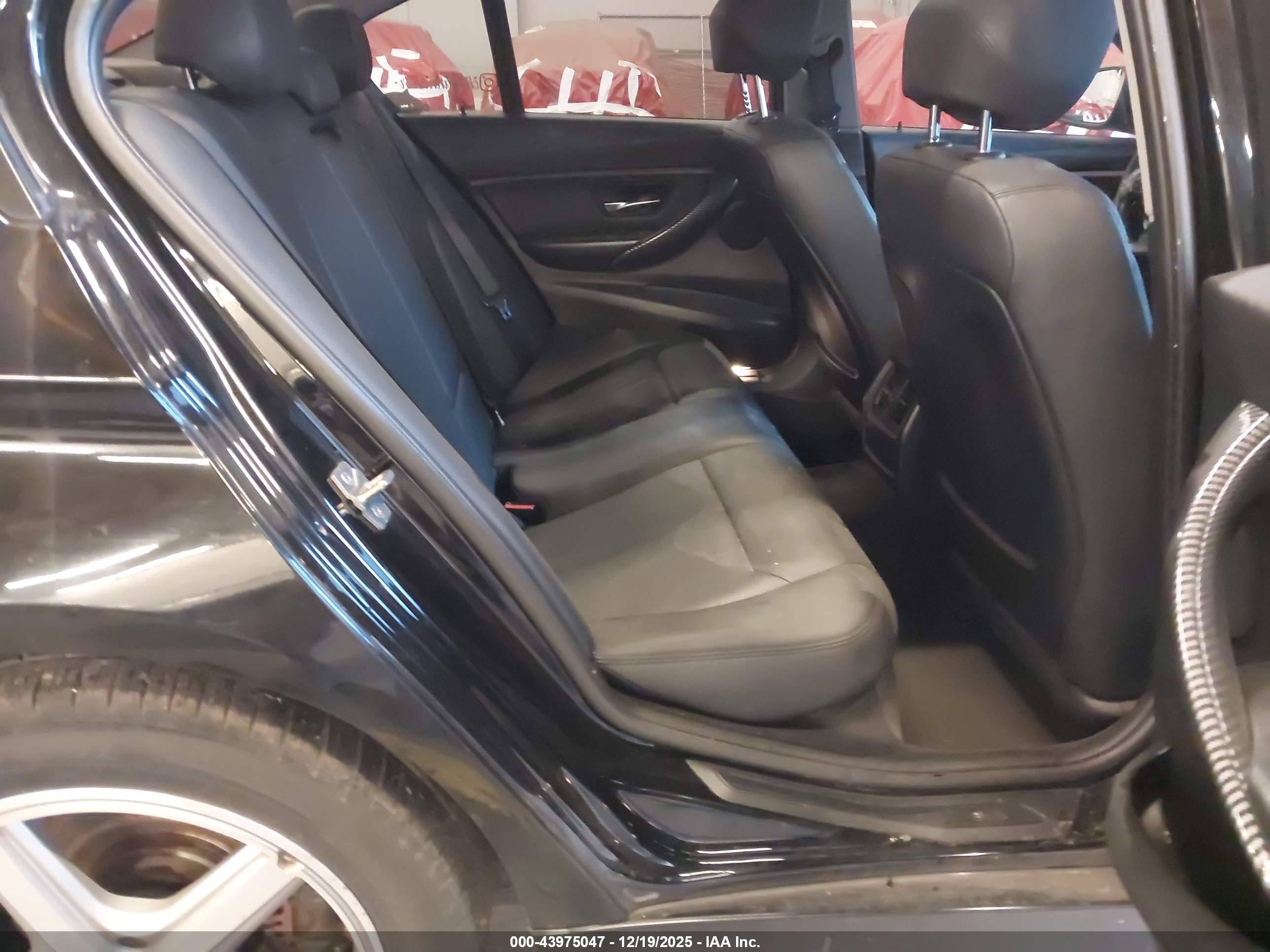 BMW 320I image 8