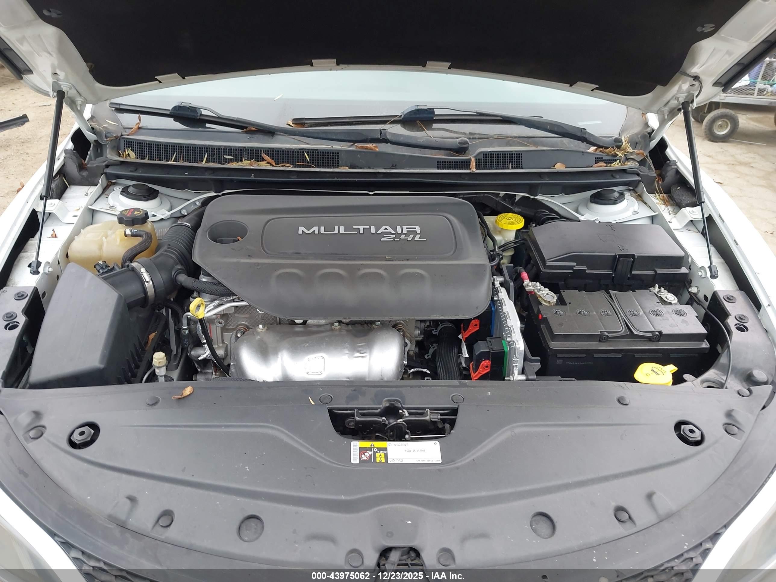 CHRYSLER 200 image 10