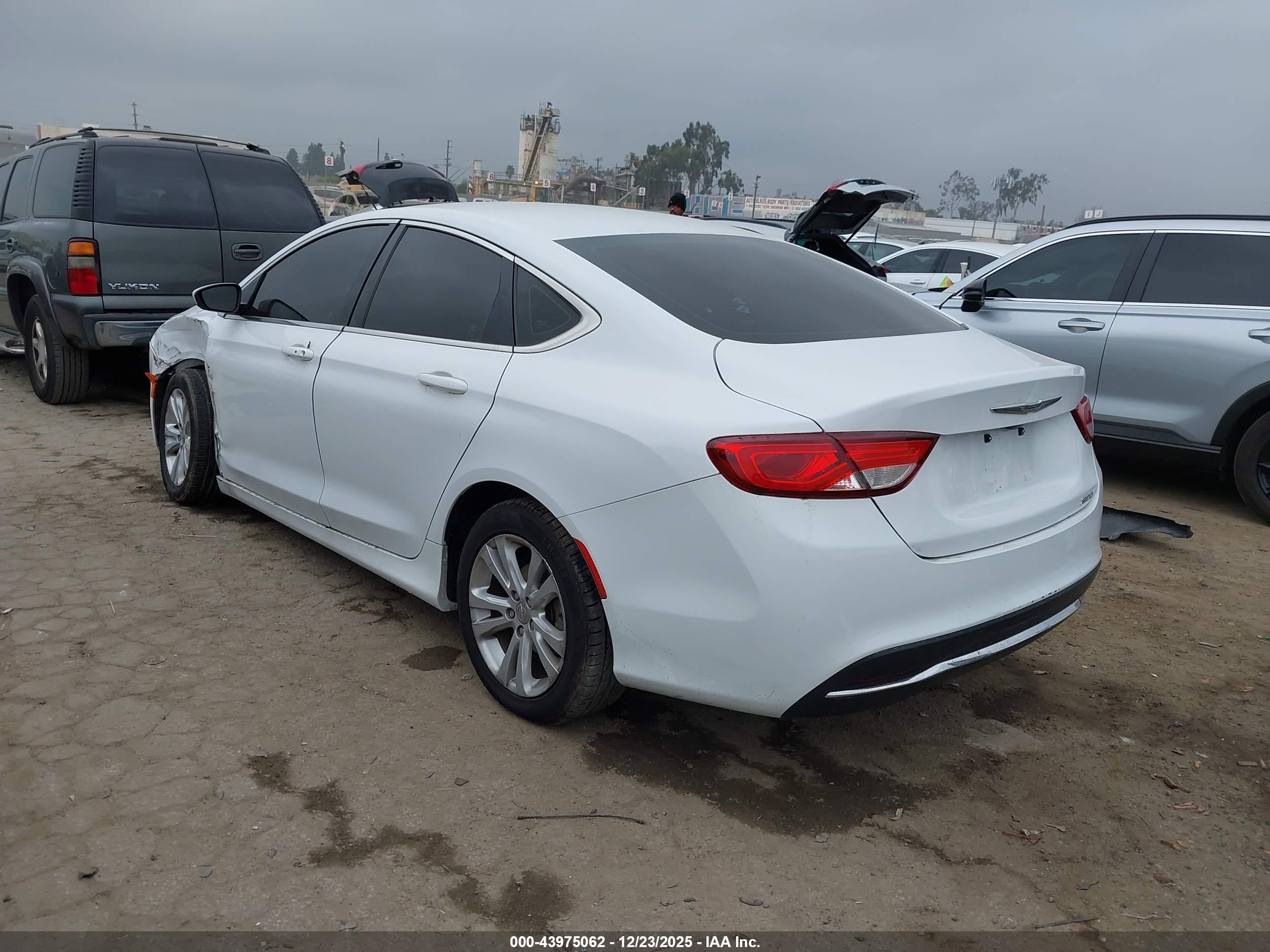 CHRYSLER 200 image 3