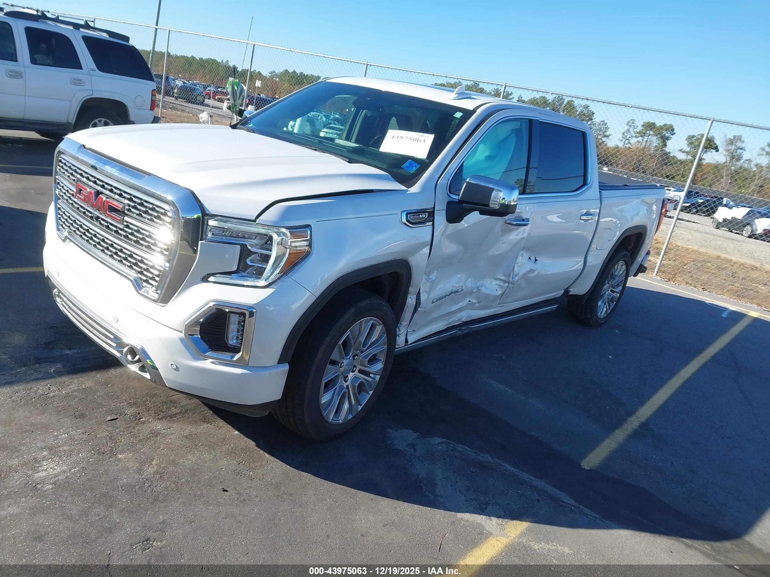 GMC SIERRA image 2