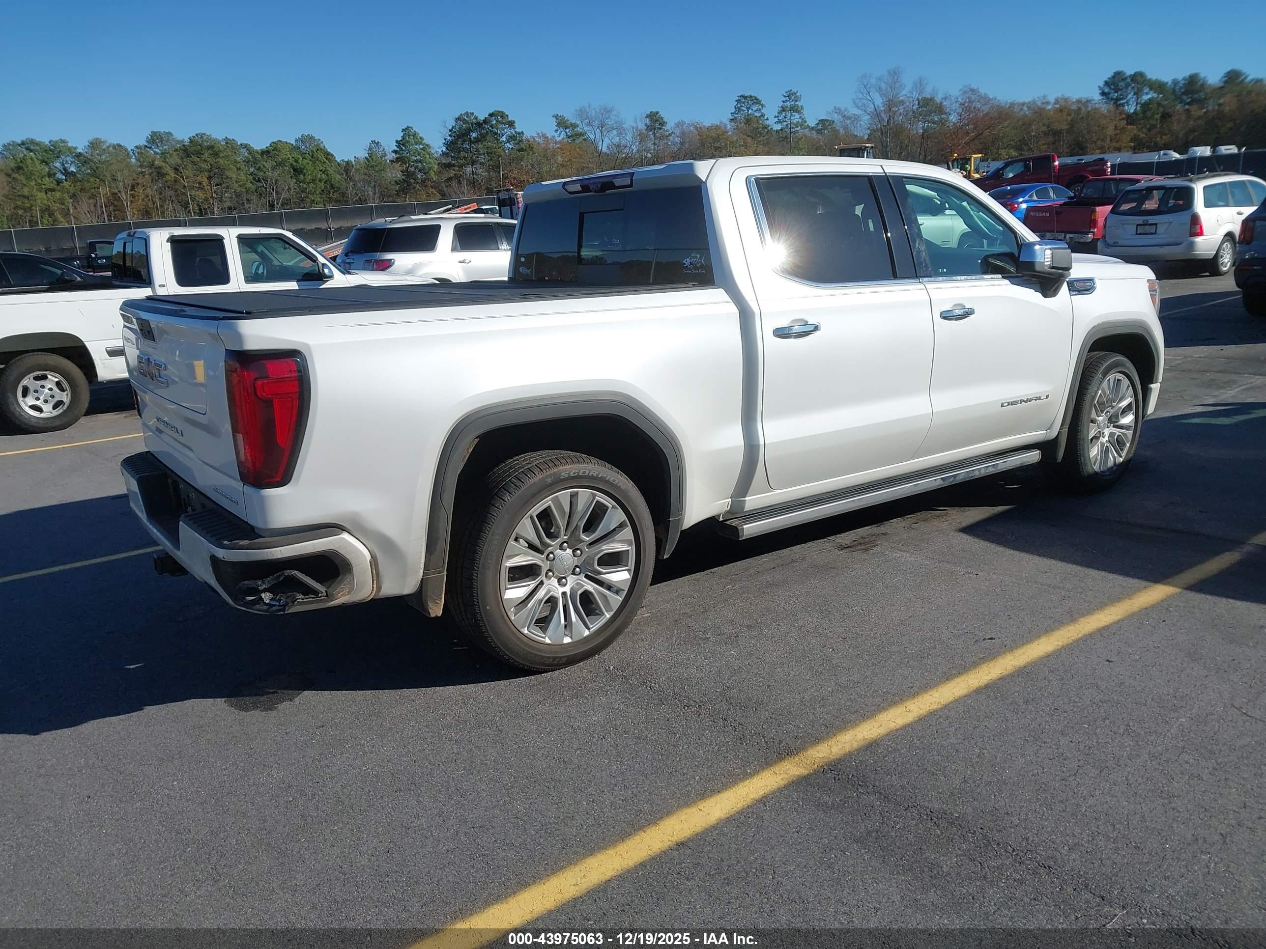 GMC SIERRA image 4