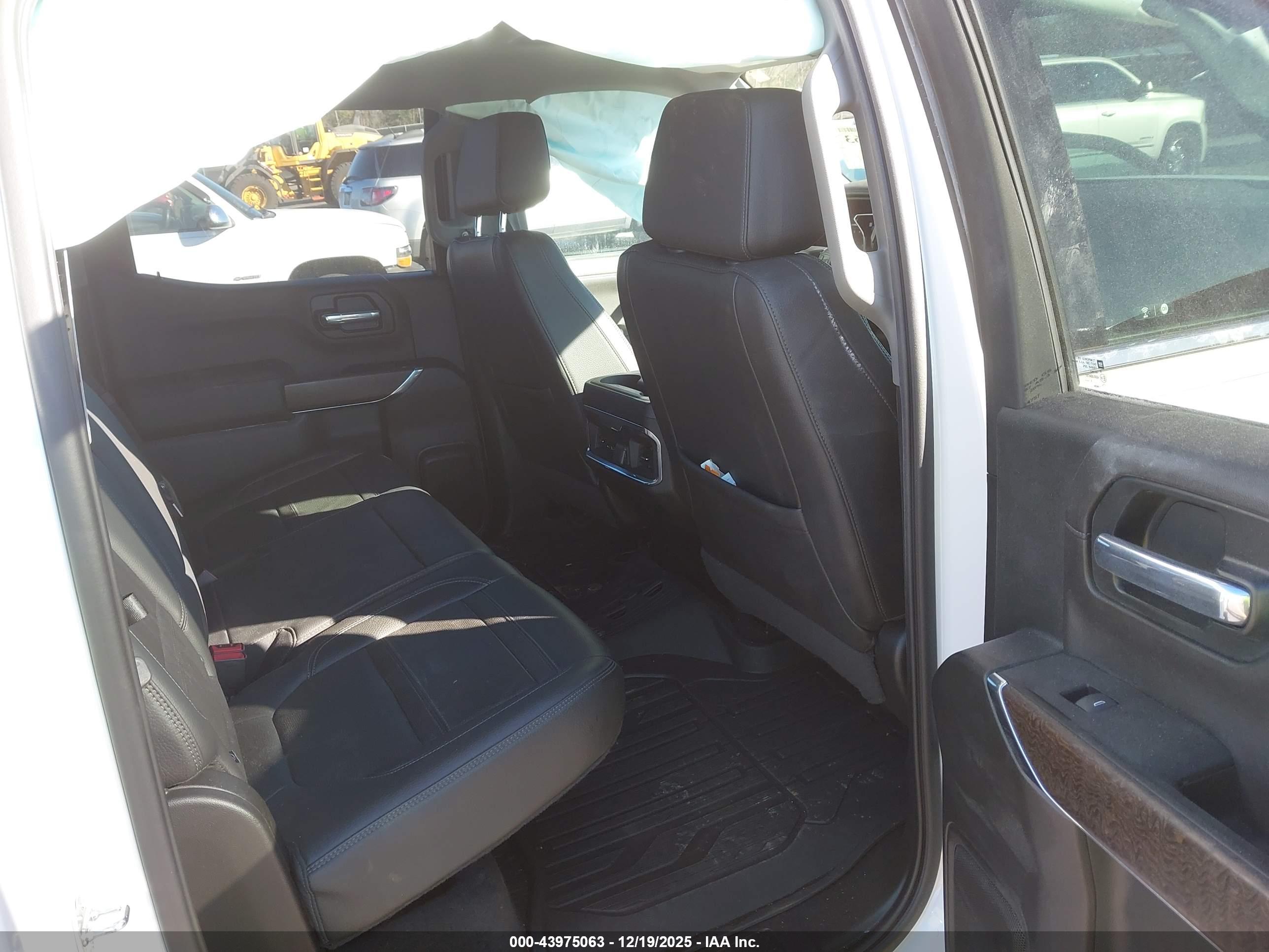 GMC SIERRA image 8