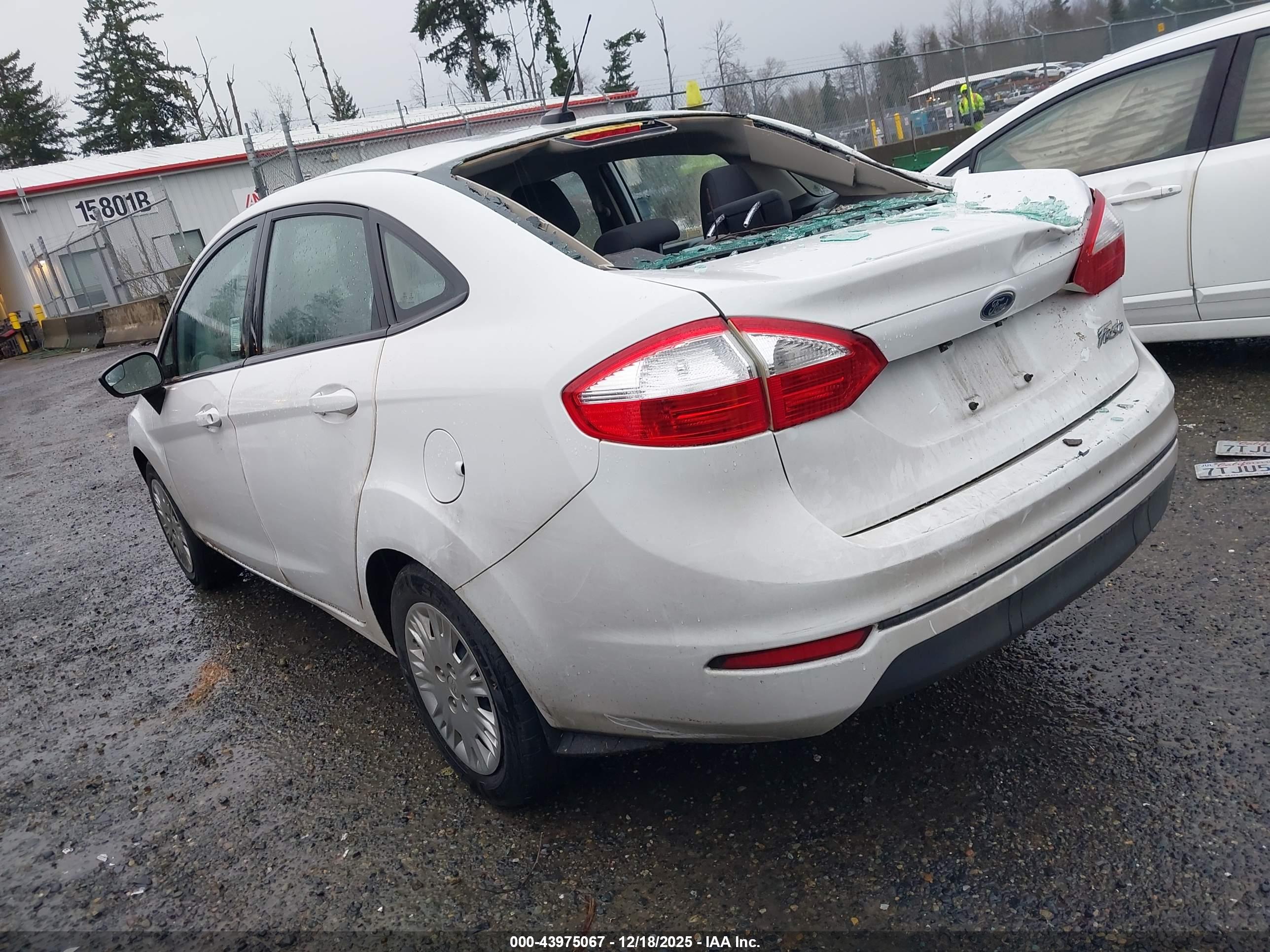 FORD FIESTA image 3