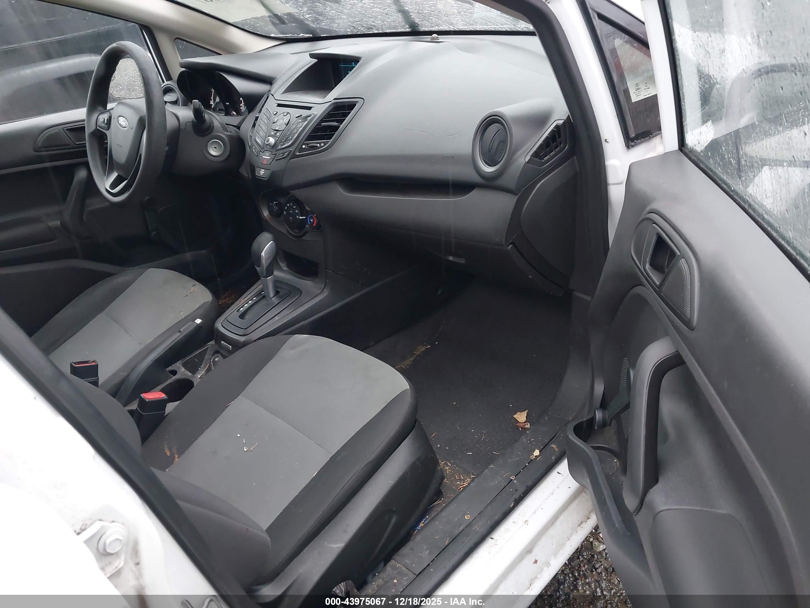 FORD FIESTA image 5