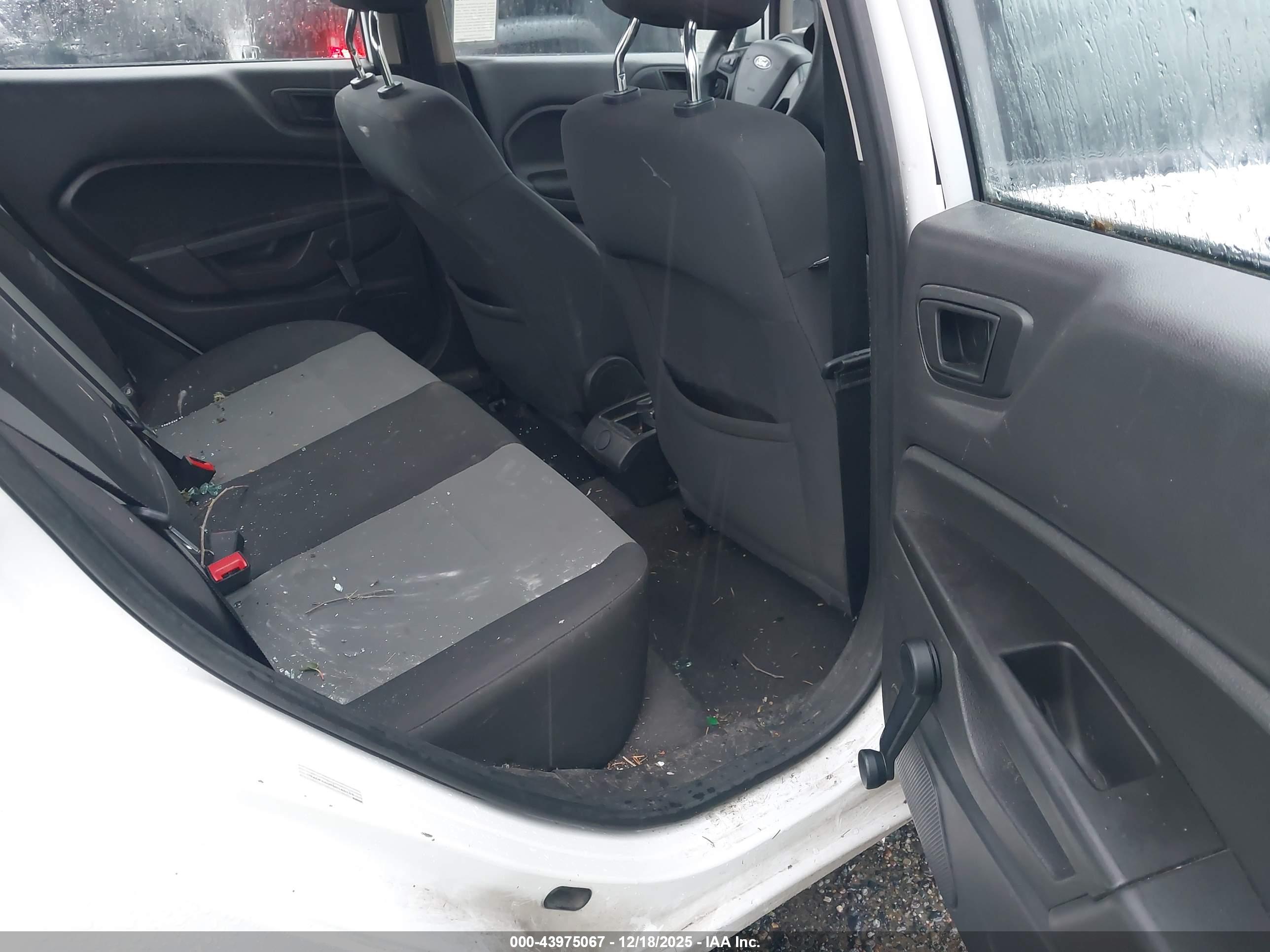 FORD FIESTA image 8