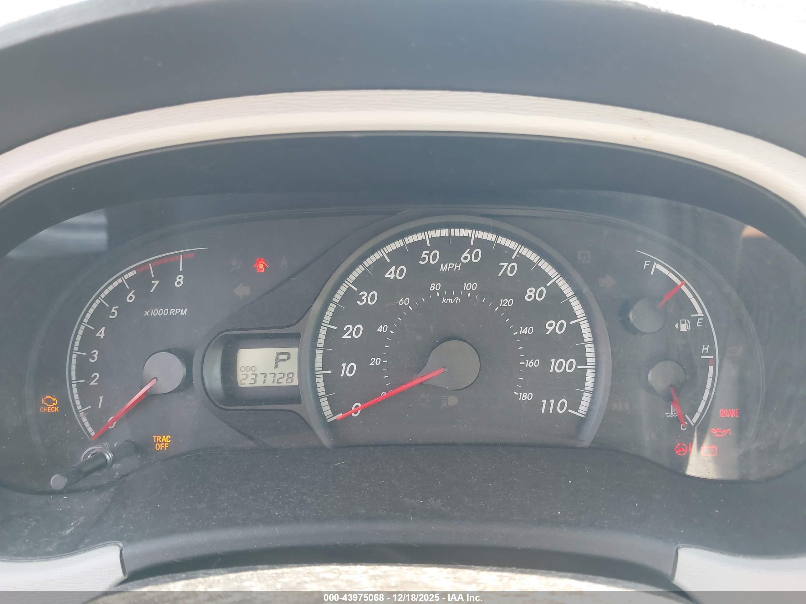 TOYOTA SIENNA image 7