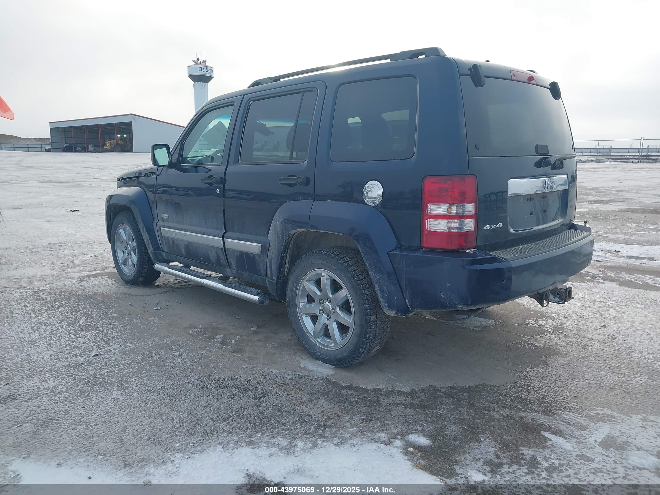 JEEP LIBERTY image 3