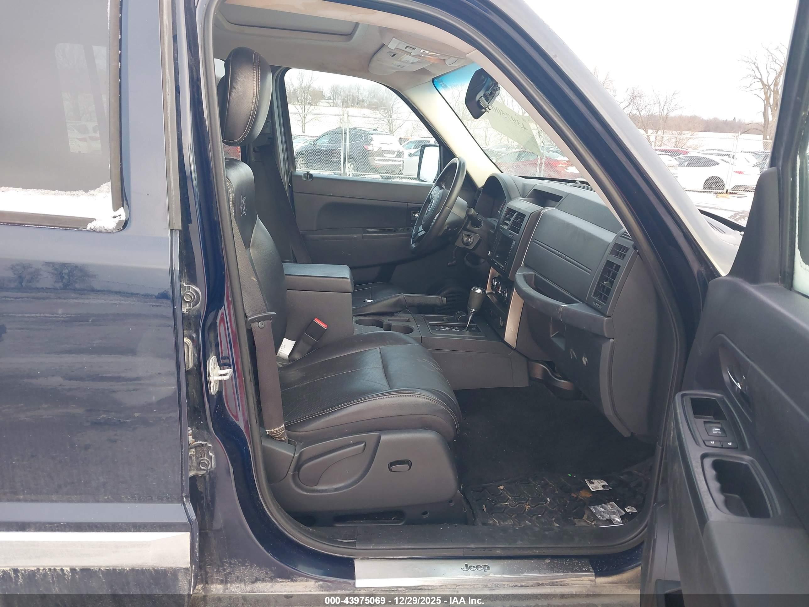 JEEP LIBERTY image 5