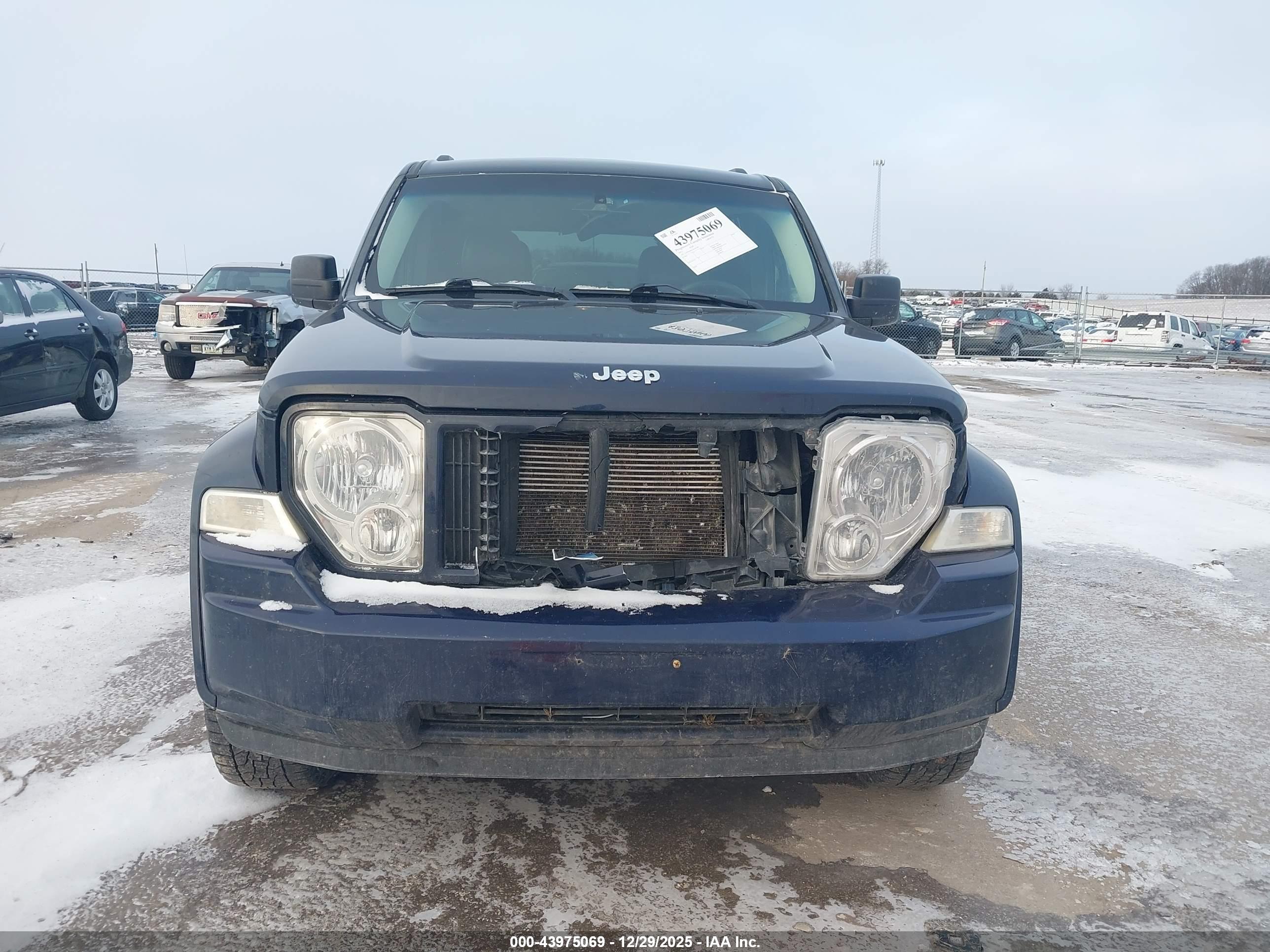 JEEP LIBERTY image 6