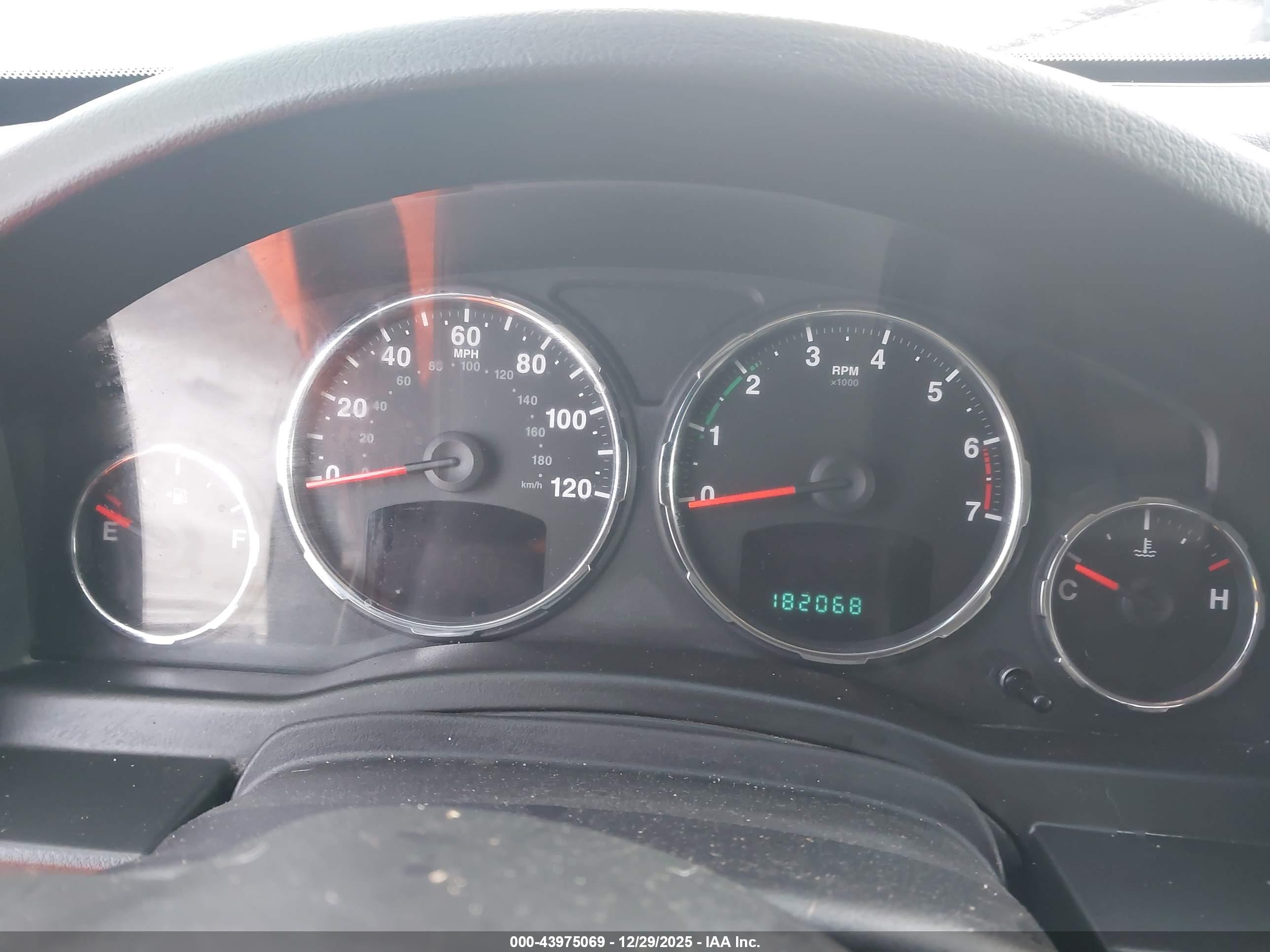 JEEP LIBERTY image 7