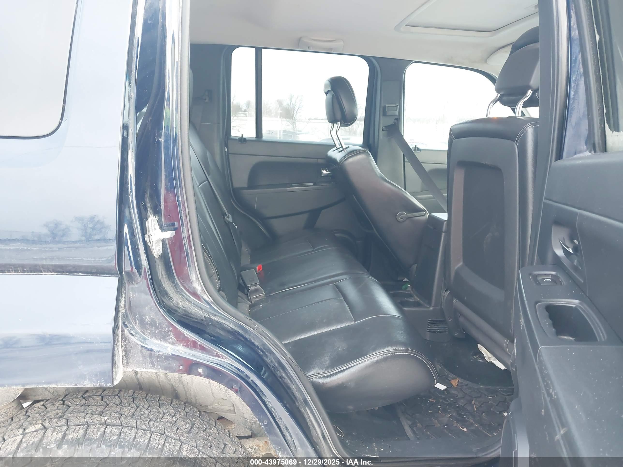 JEEP LIBERTY image 8