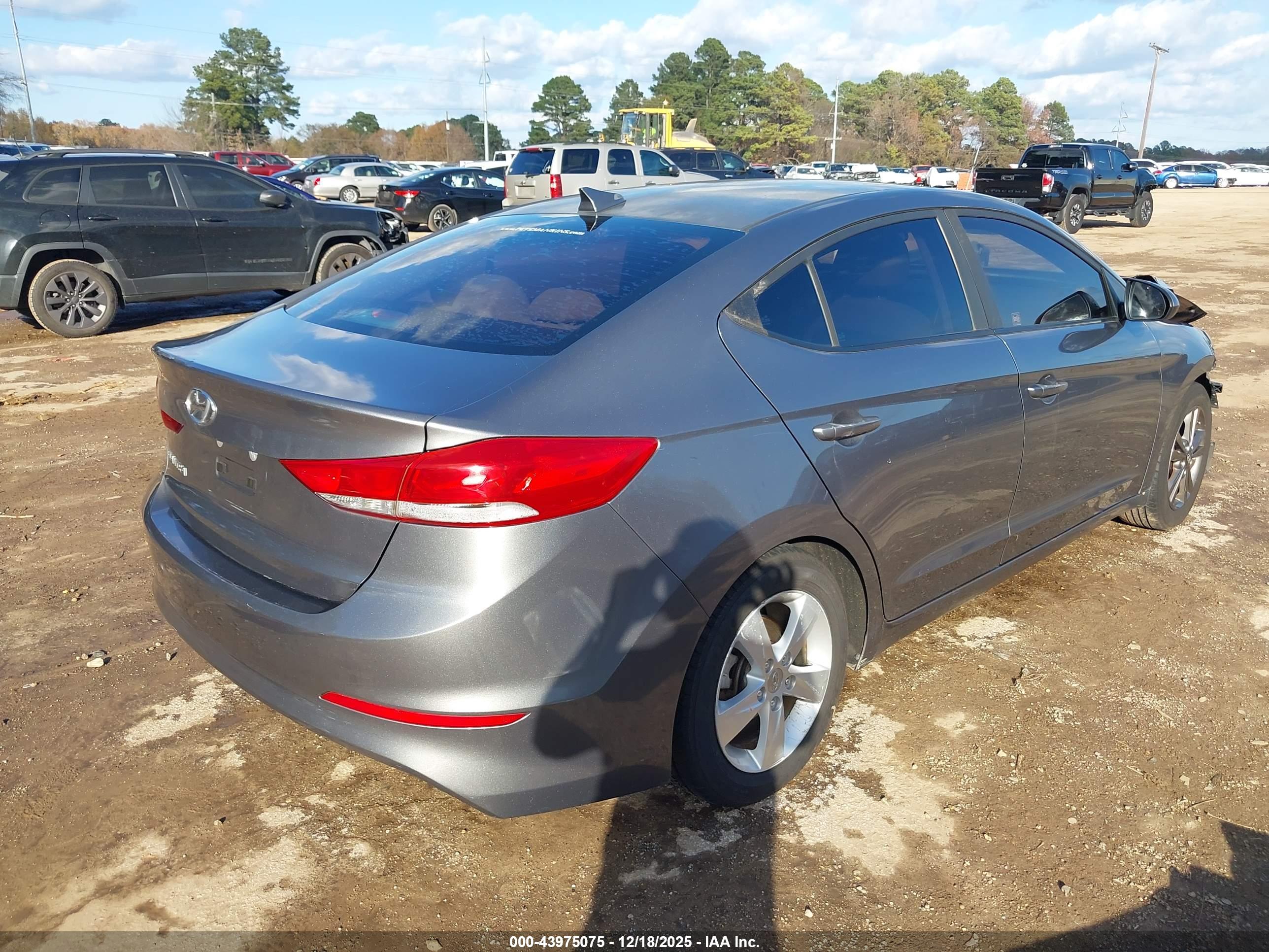 HYUNDAI ELANTRA image 4