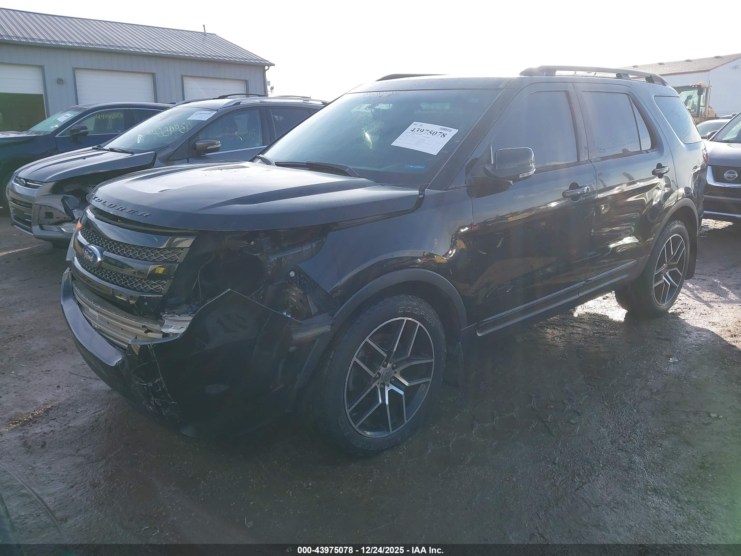 FORD EXPLORER image 2