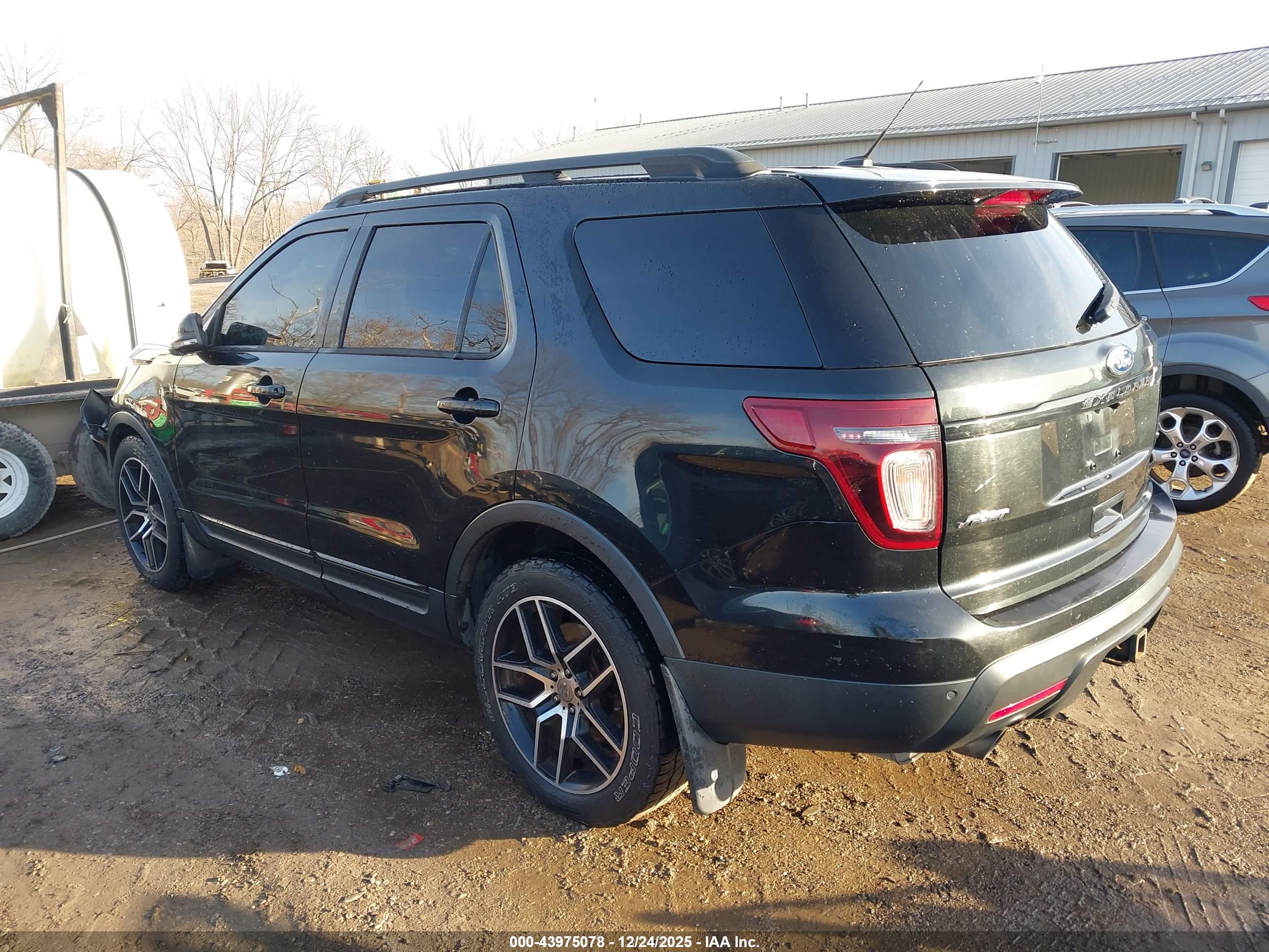 FORD EXPLORER image 3