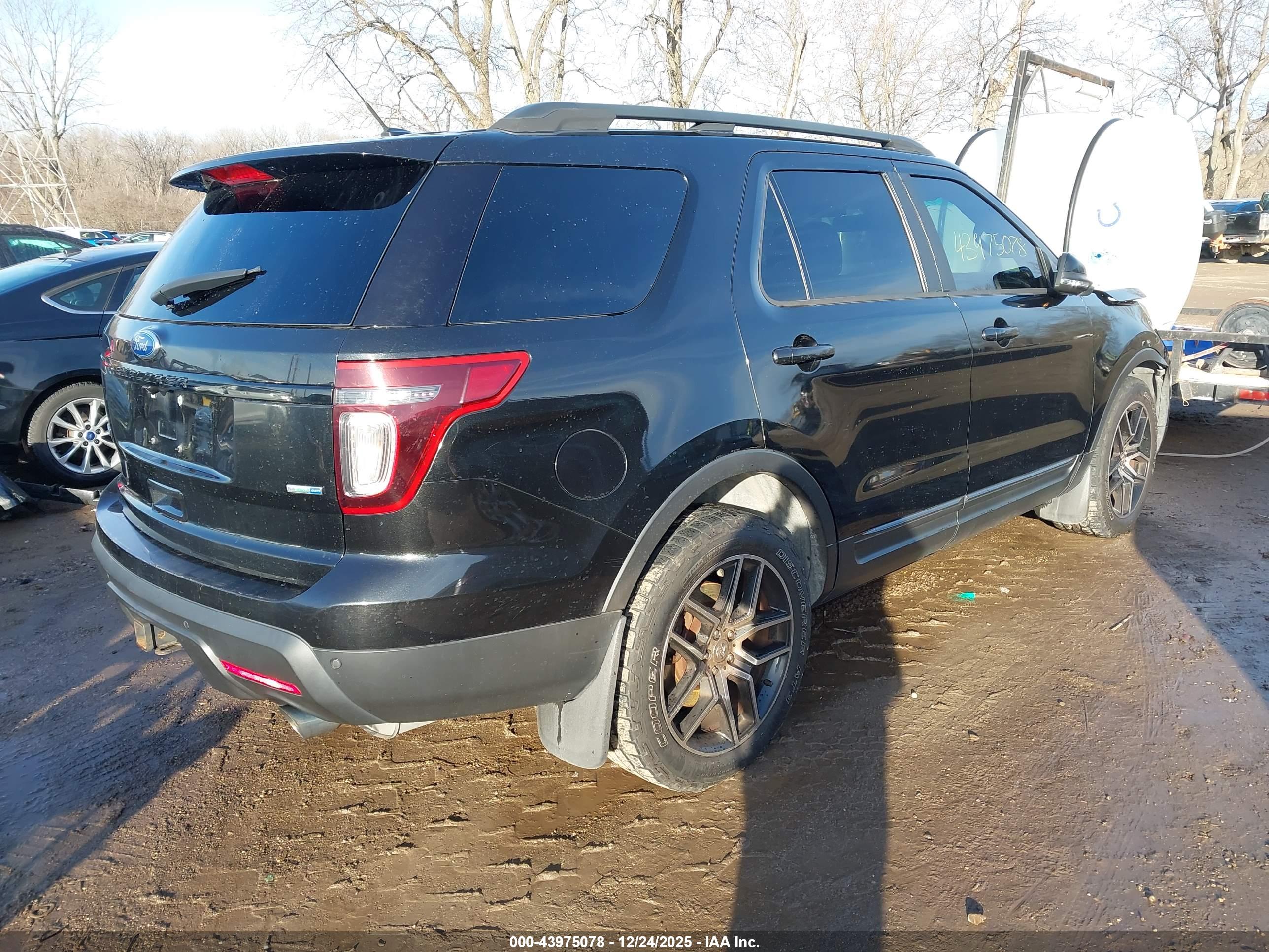FORD EXPLORER image 4