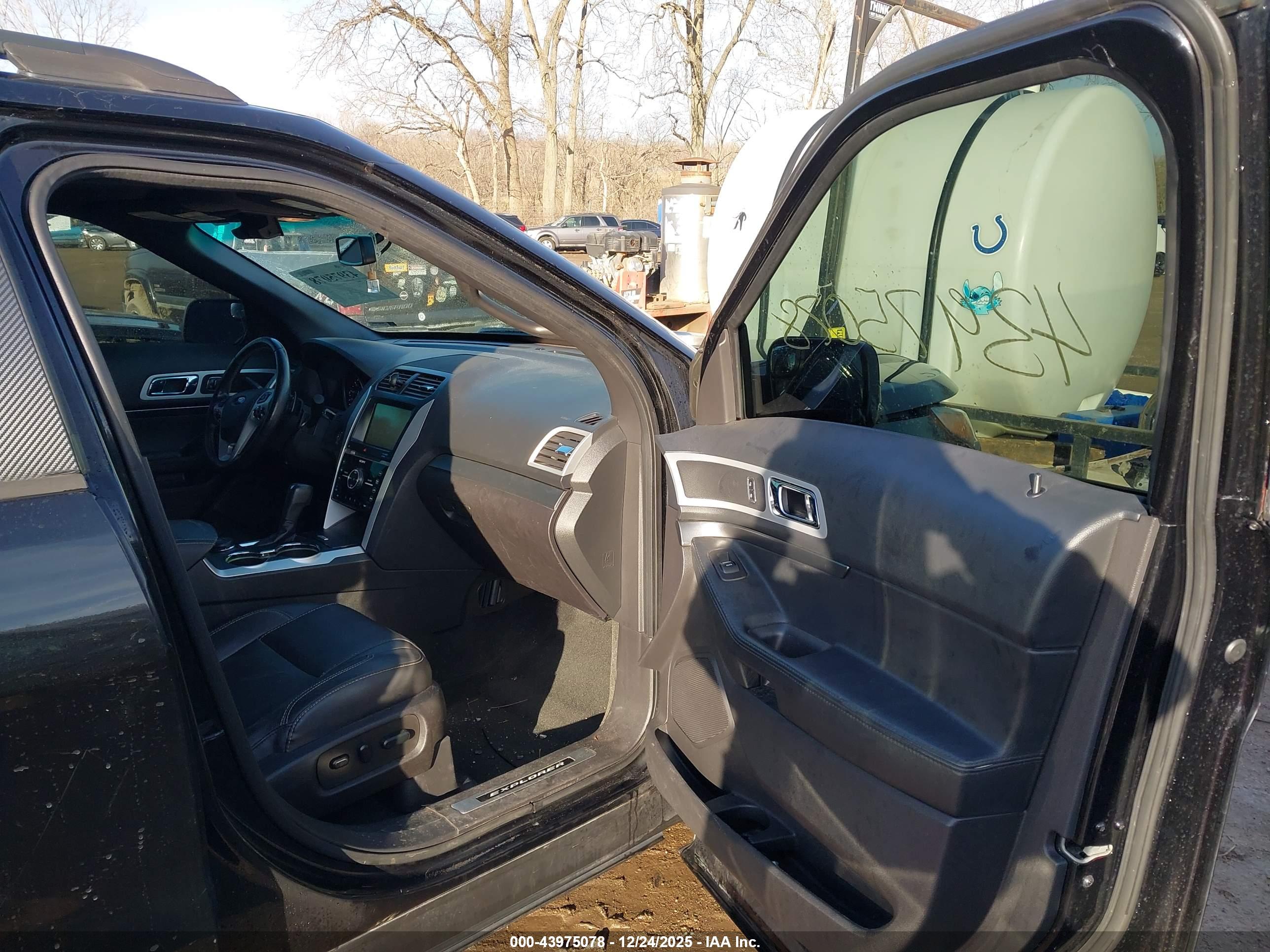 FORD EXPLORER image 5