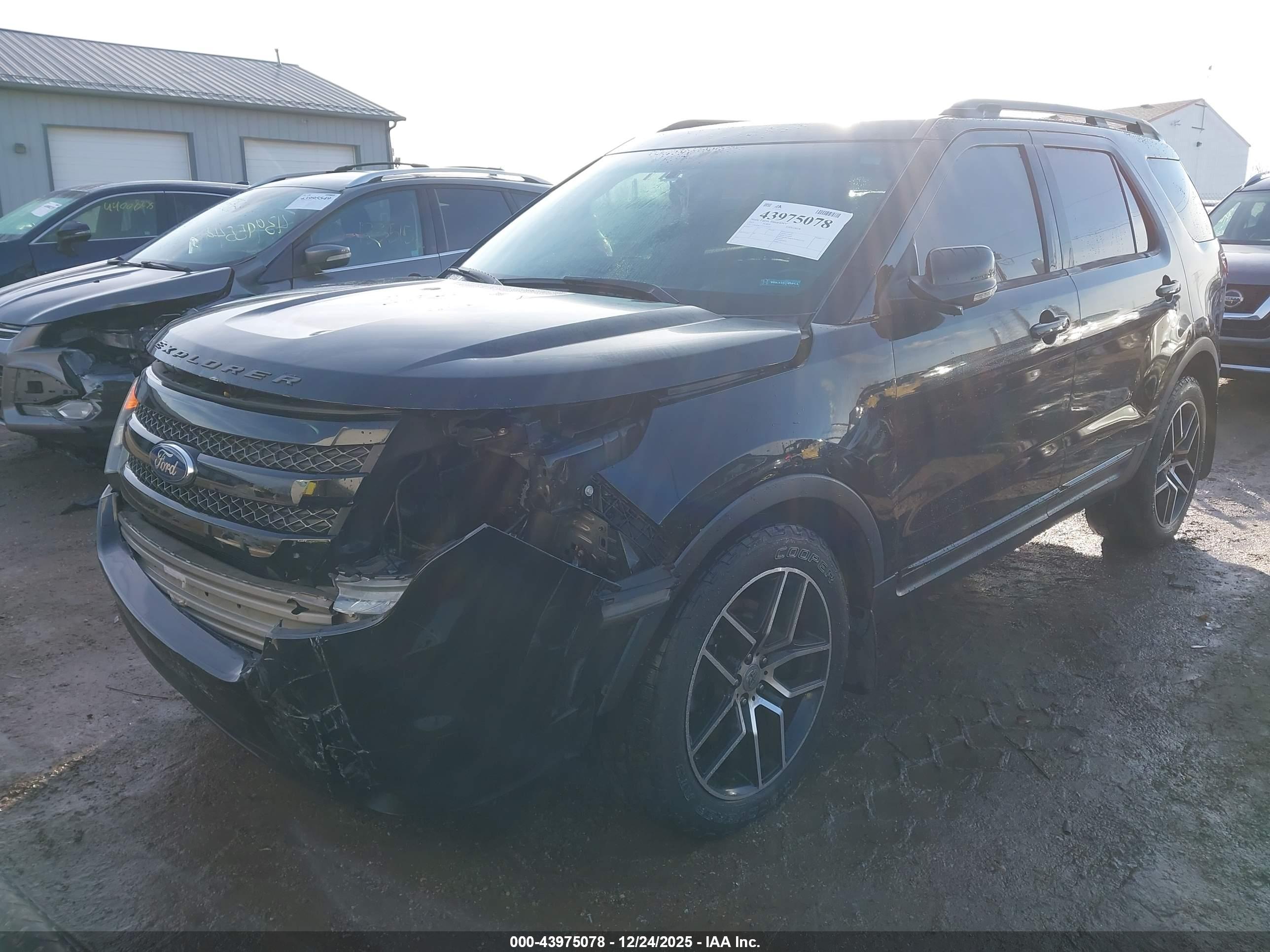 FORD EXPLORER image 6