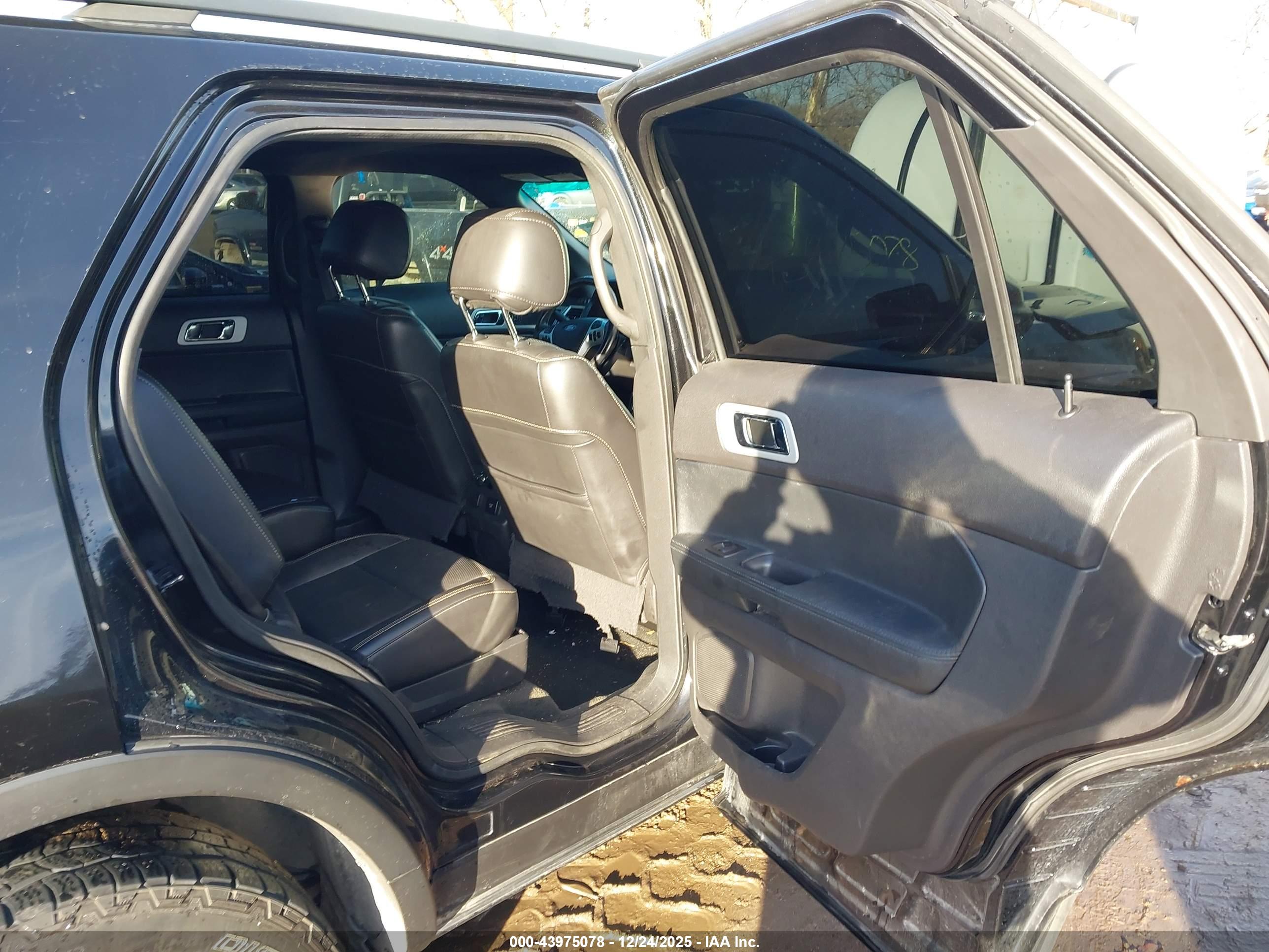 FORD EXPLORER image 8