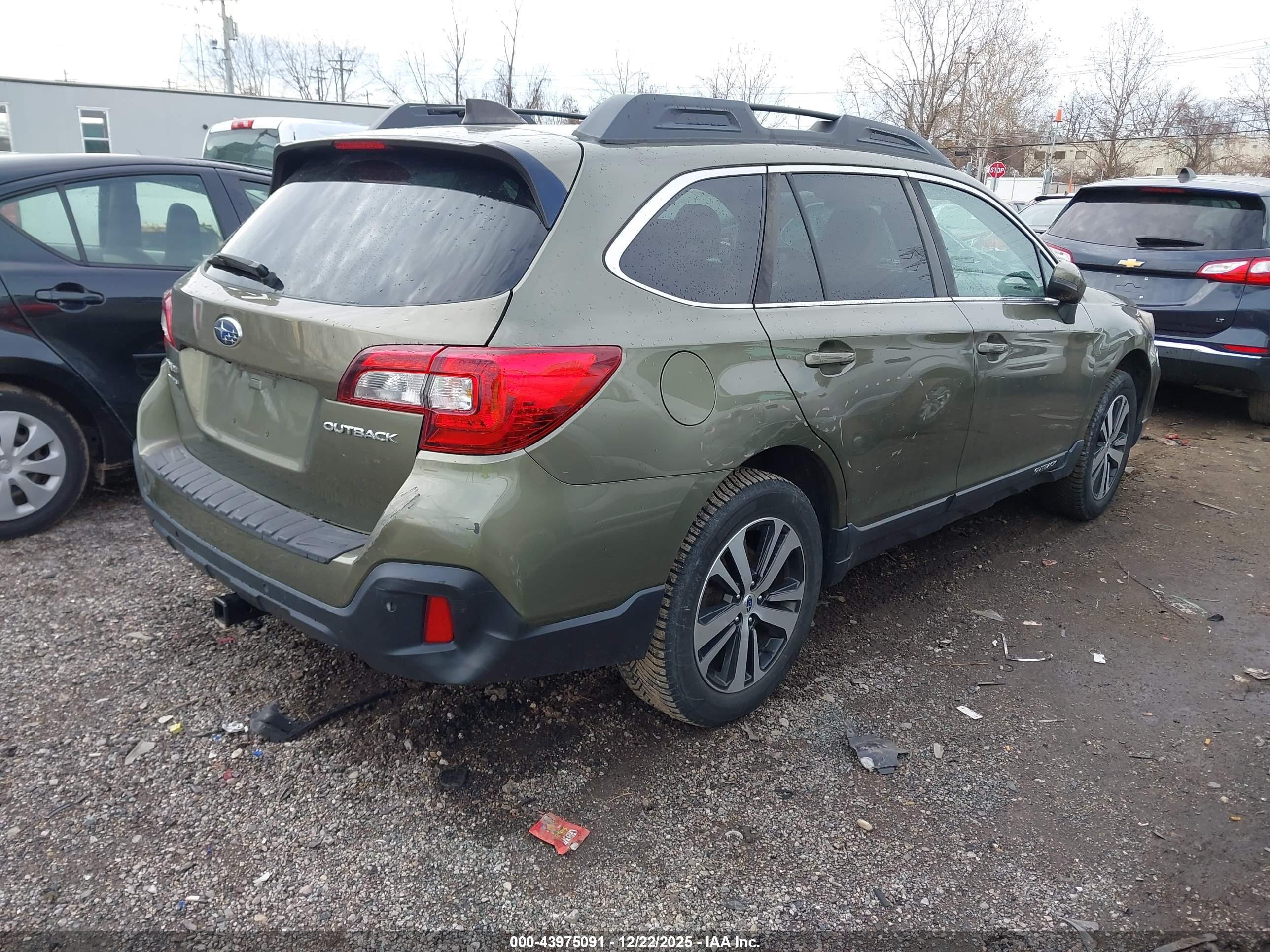 SUBARU OUTBACK image 4