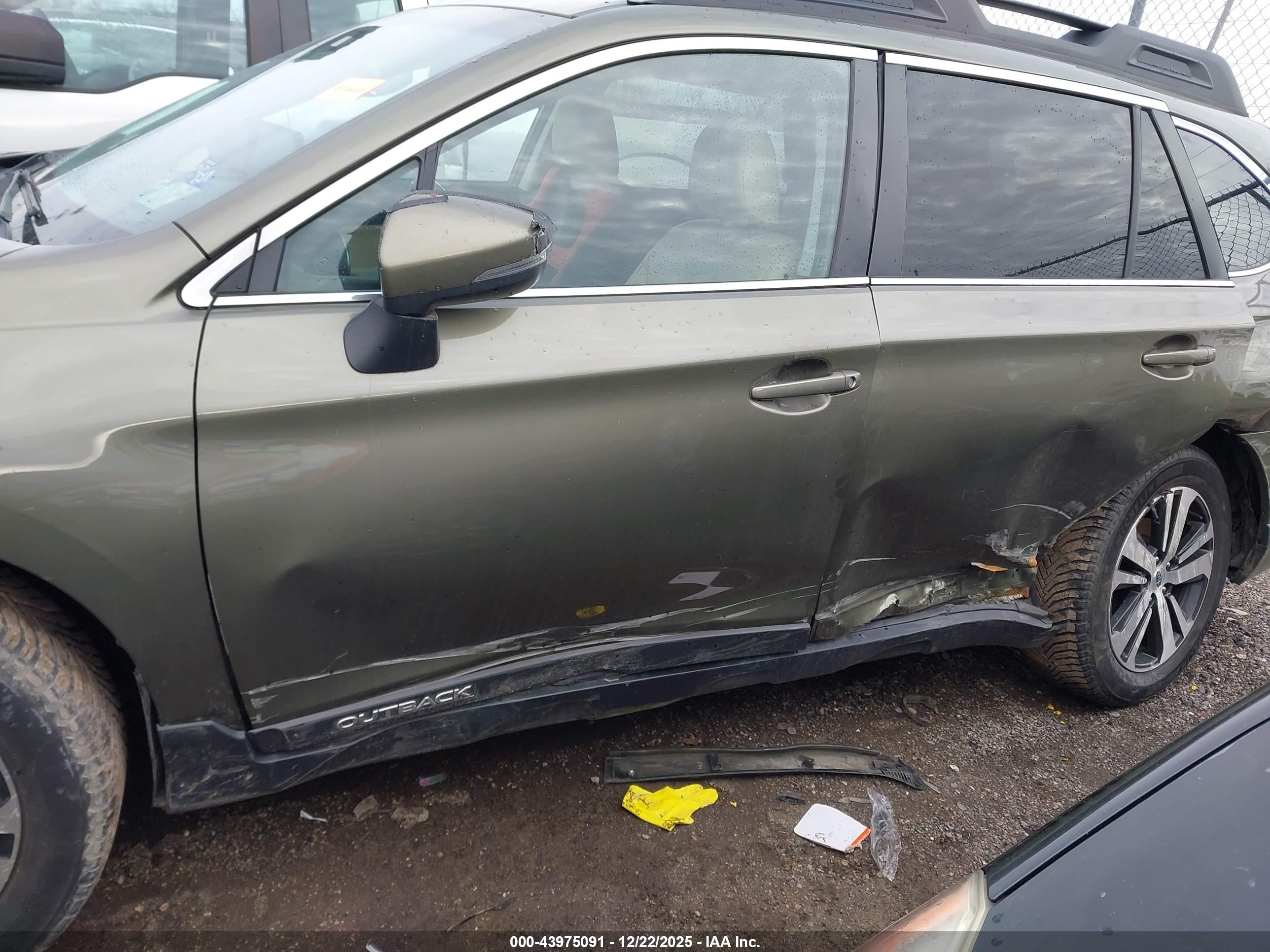 SUBARU OUTBACK image 6