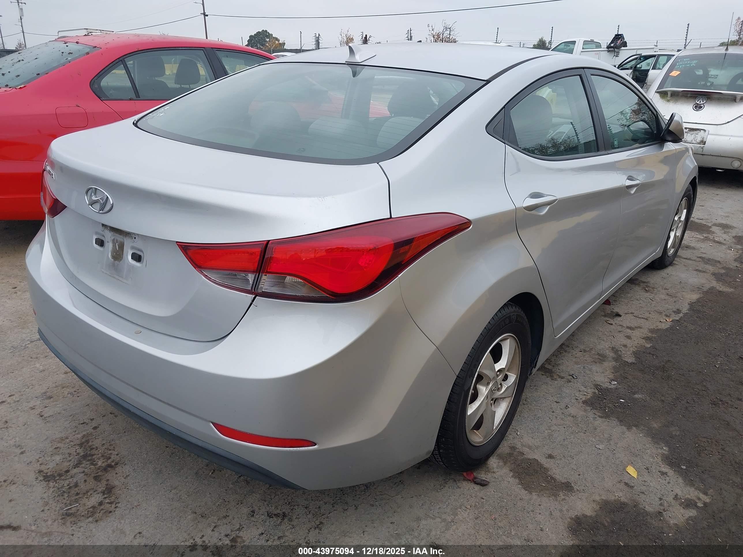 HYUNDAI ELANTRA image 4