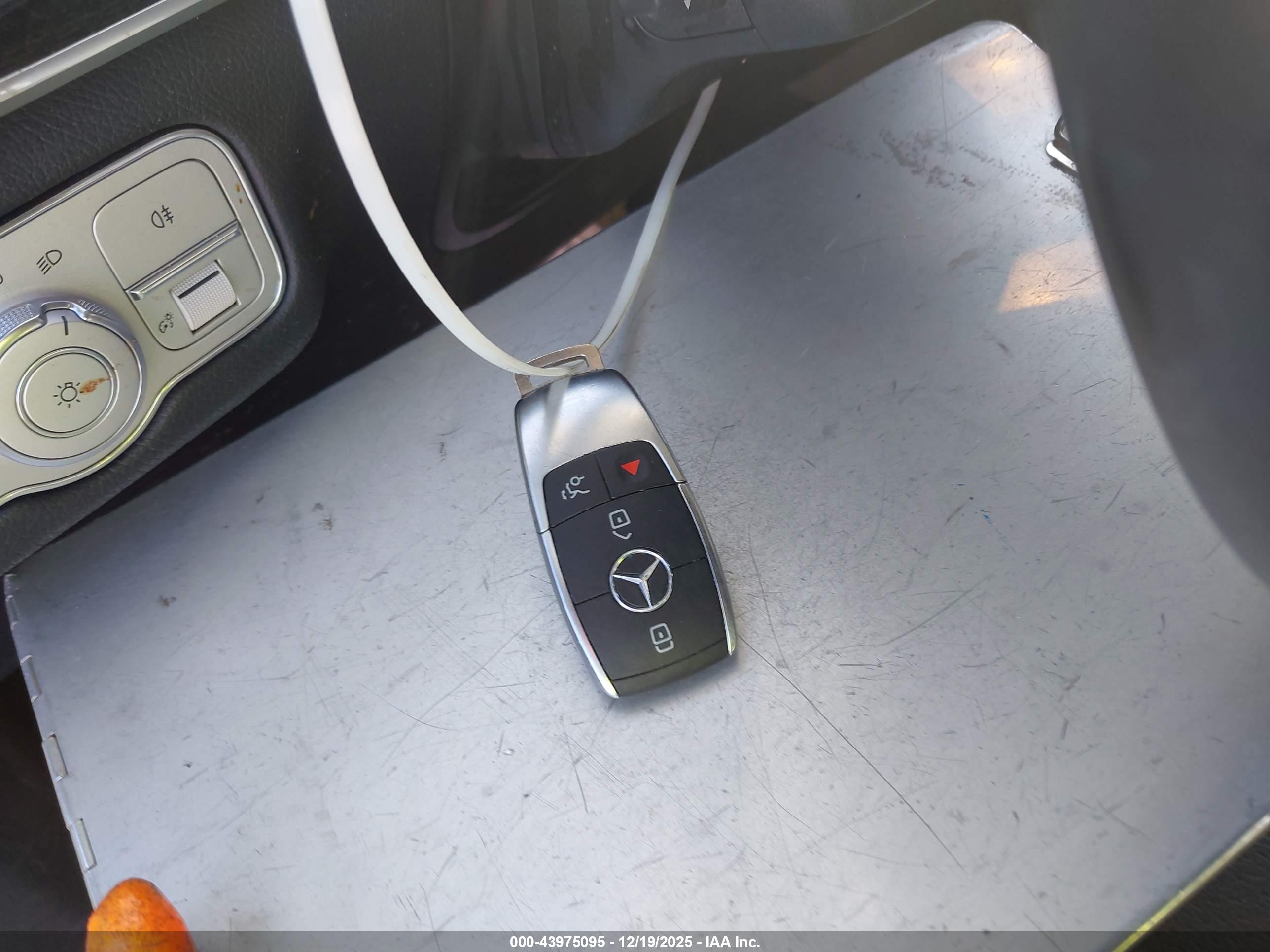 MERCEDES-BENZ GLE image 11