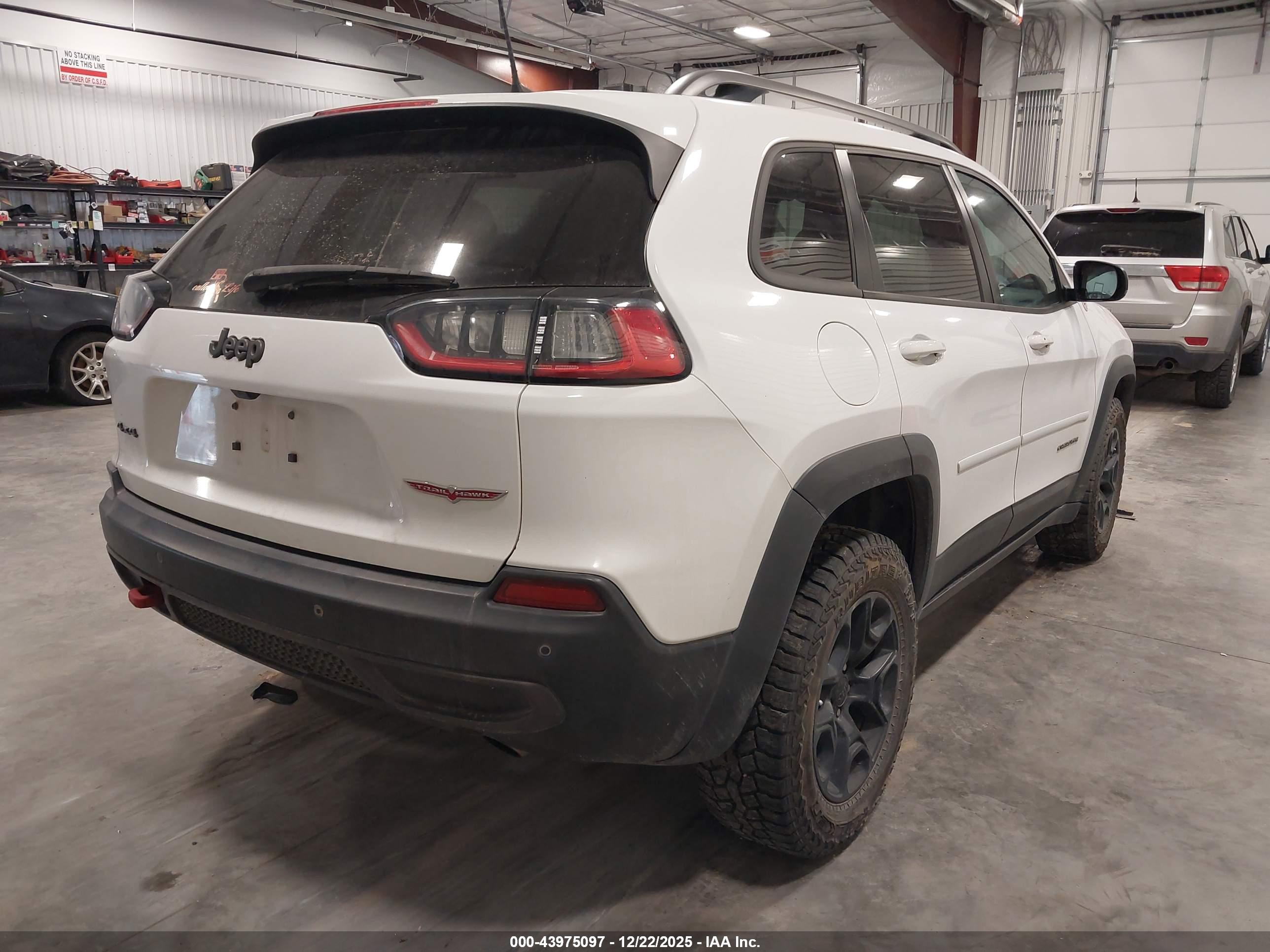 JEEP CHEROKEE image 4