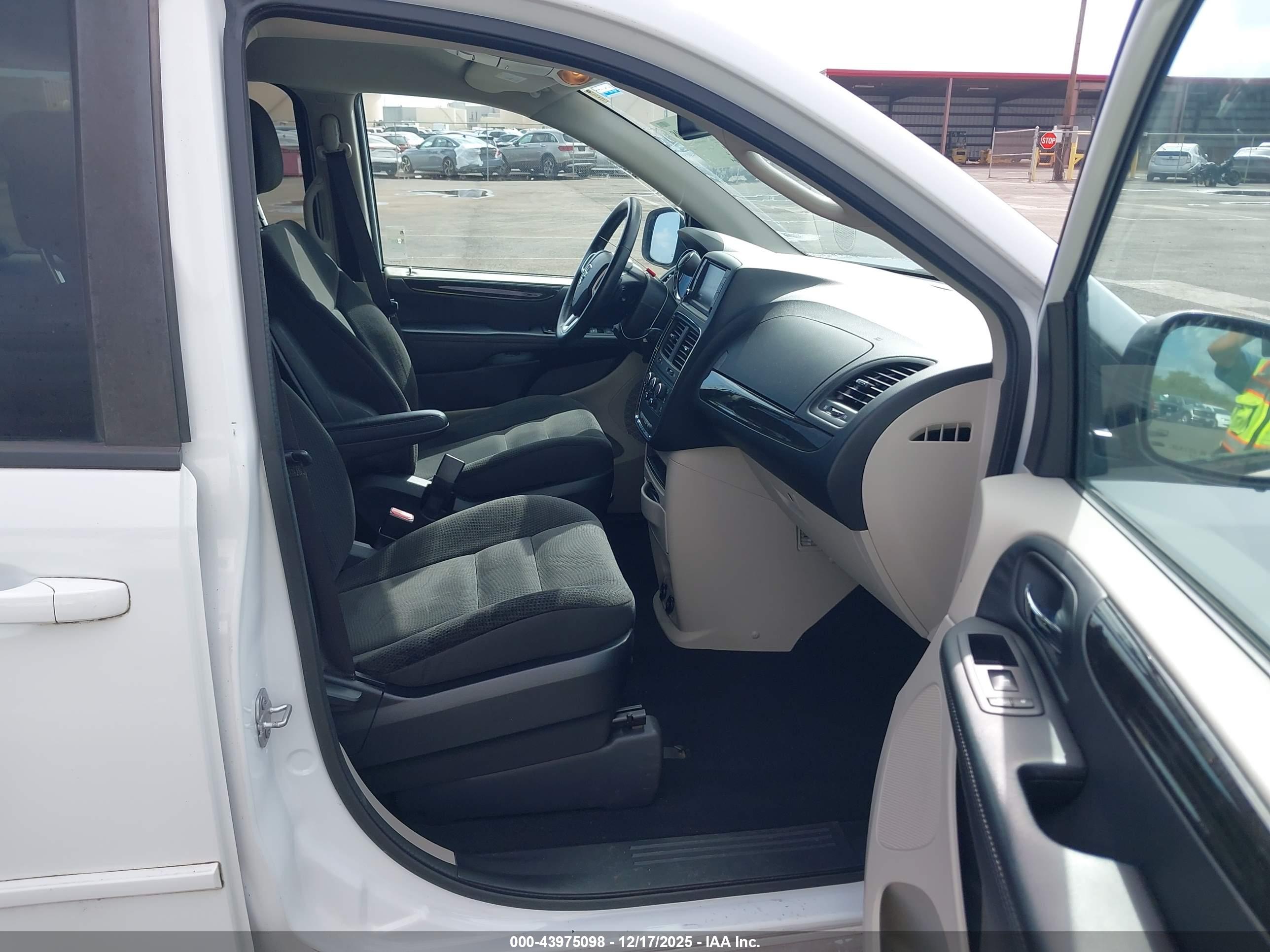 DODGE GRAND image 5