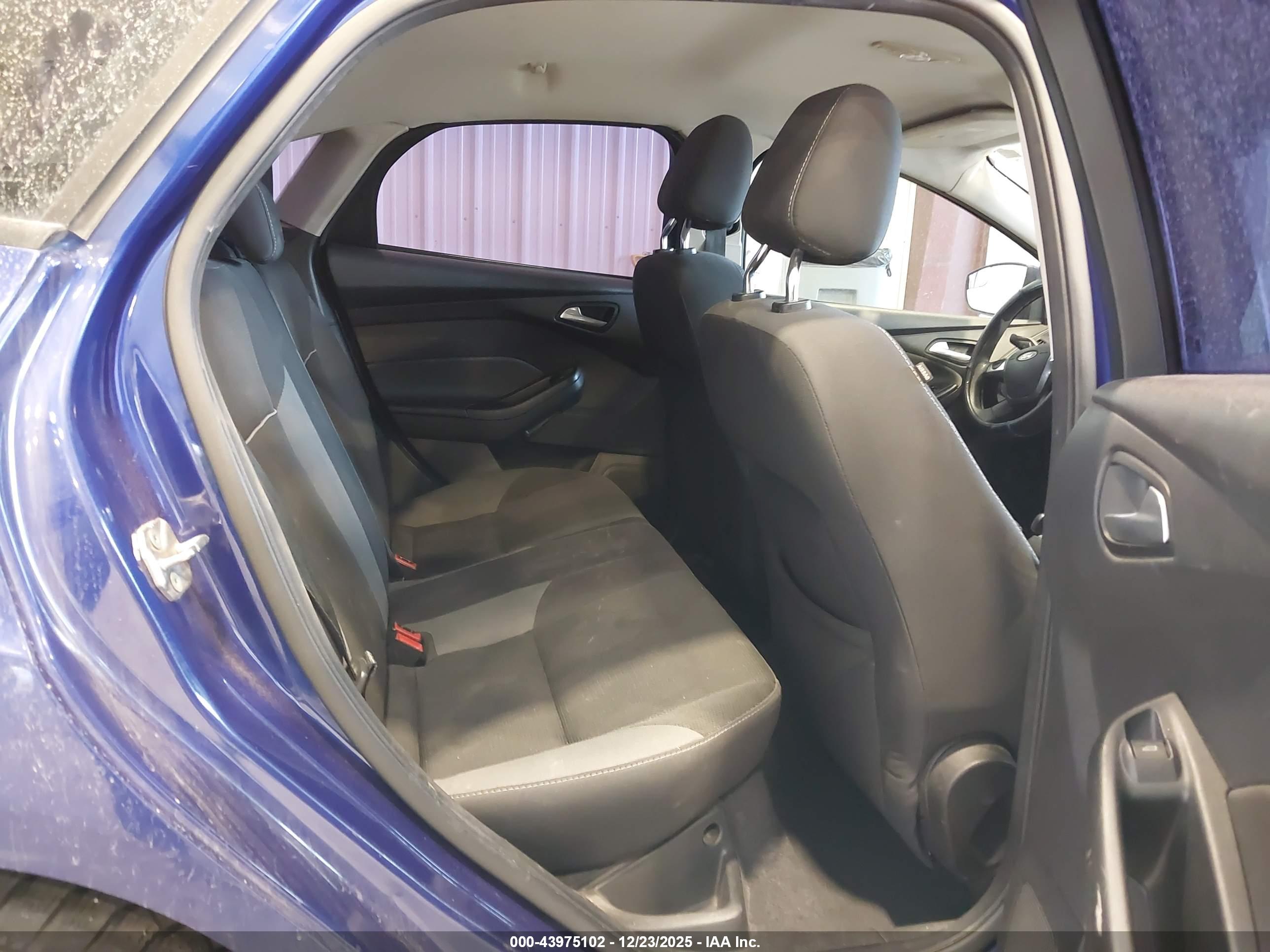FORD FOCUS image 8