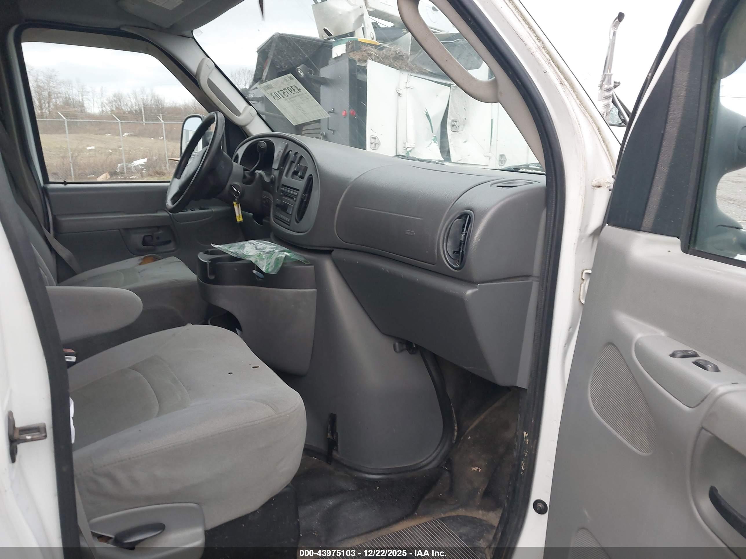 FORD E-350 image 8