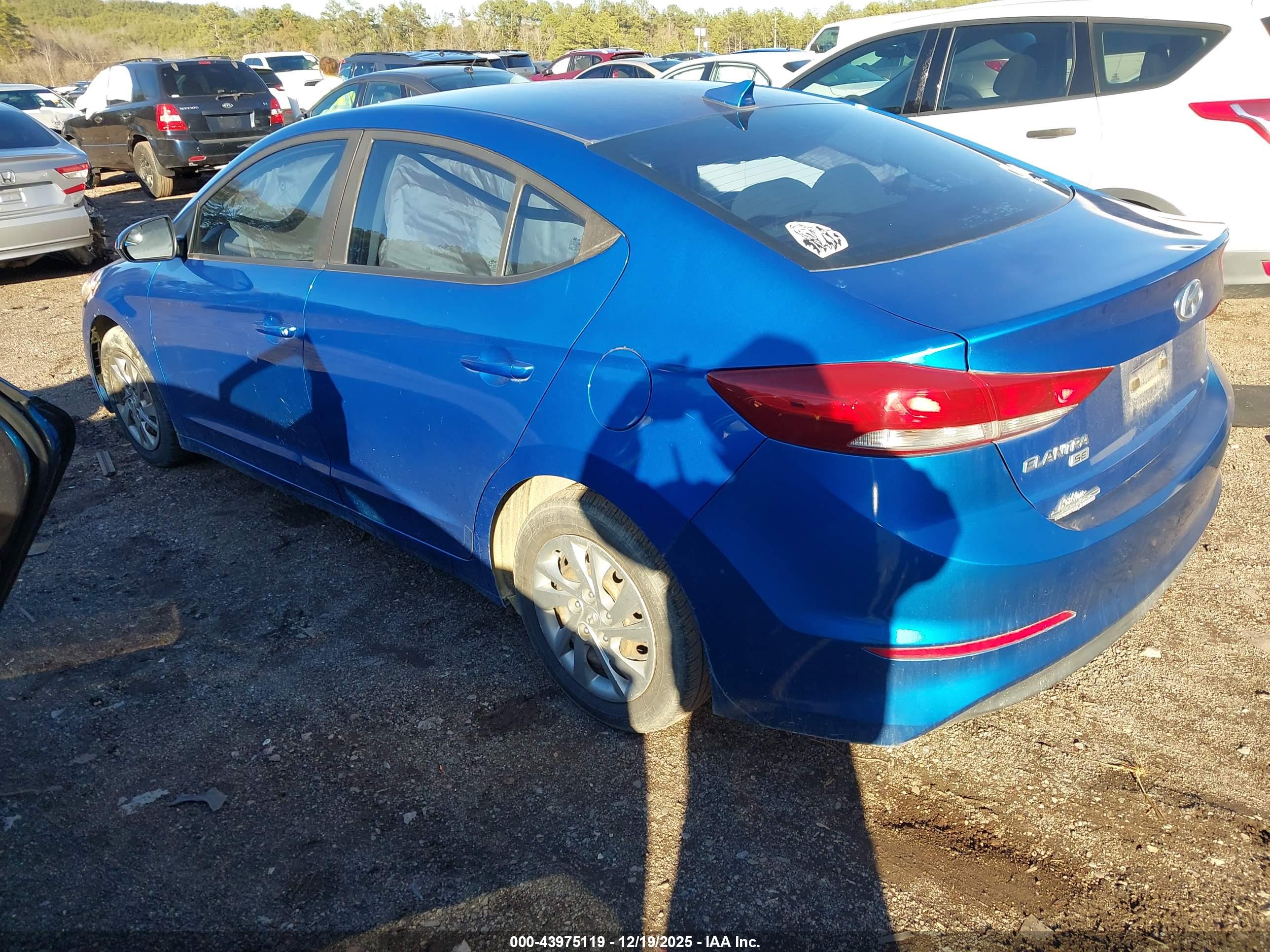 HYUNDAI ELANTRA image 3