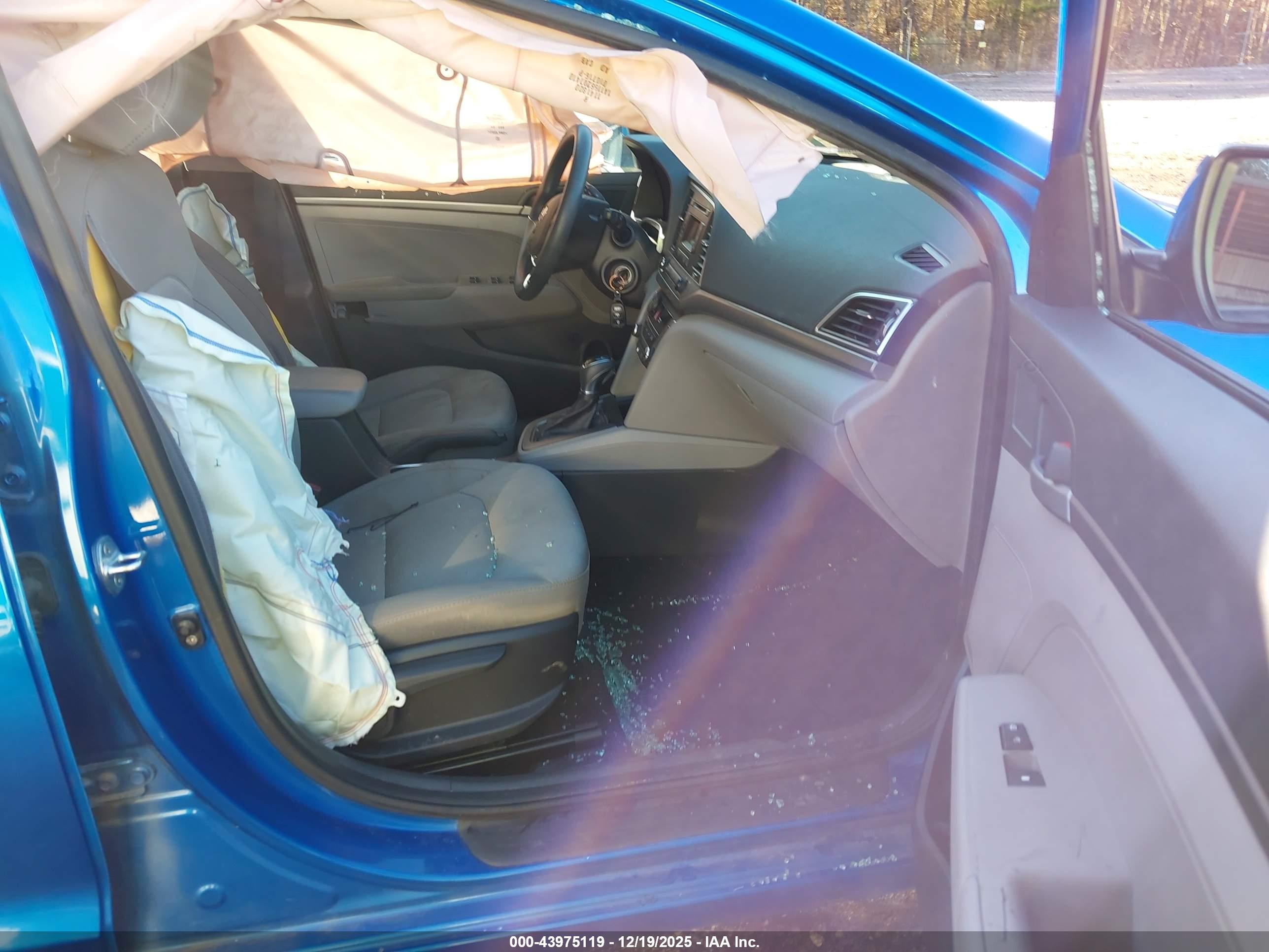 HYUNDAI ELANTRA image 5