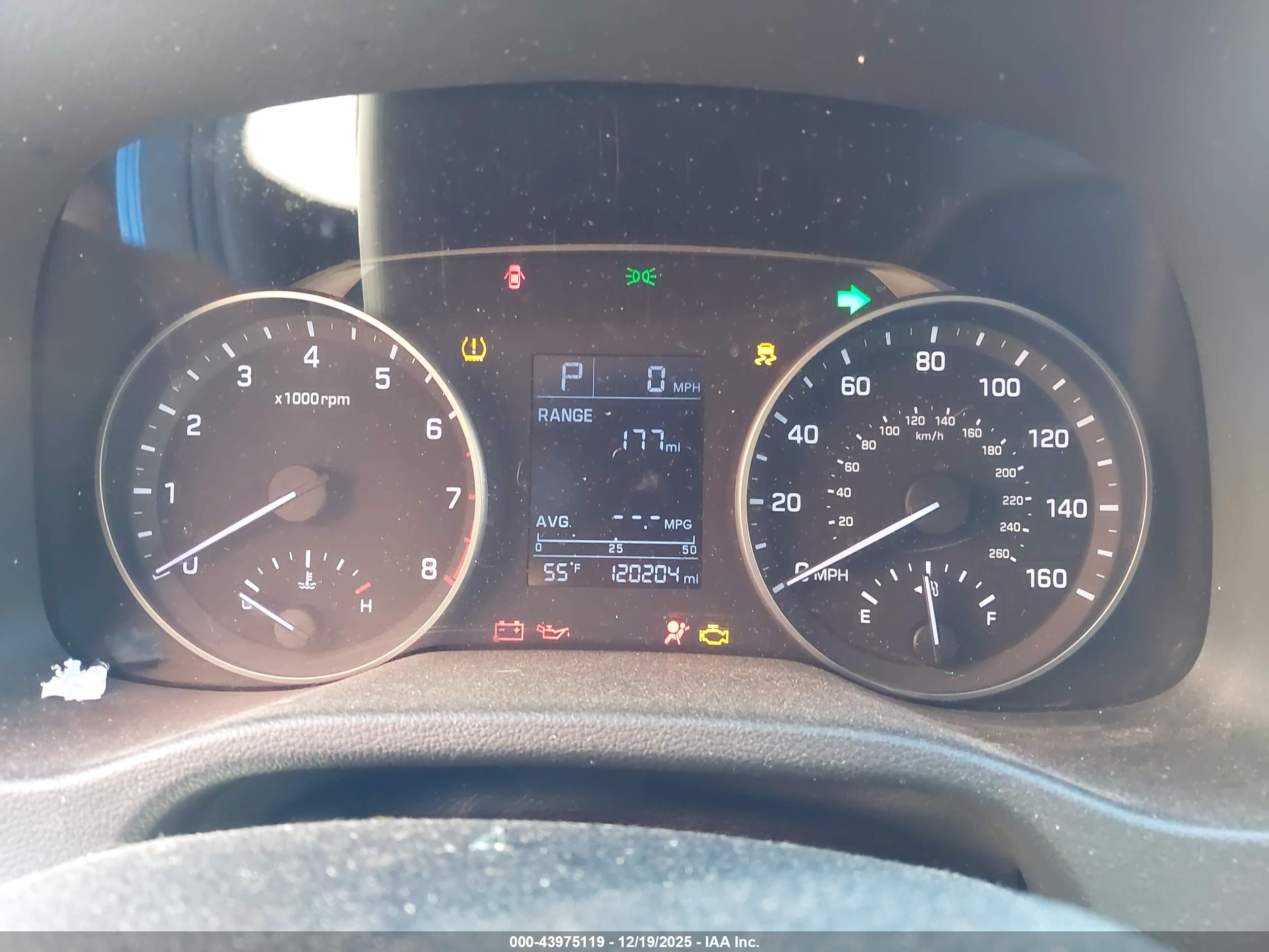 HYUNDAI ELANTRA image 7